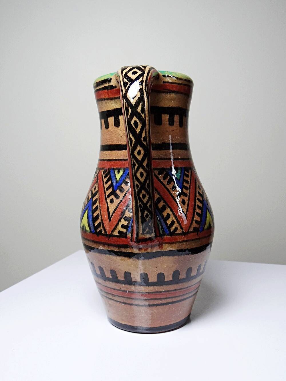 Small Moroccan jug in glazed terracotta, signed, Berber decoration, 20th century.