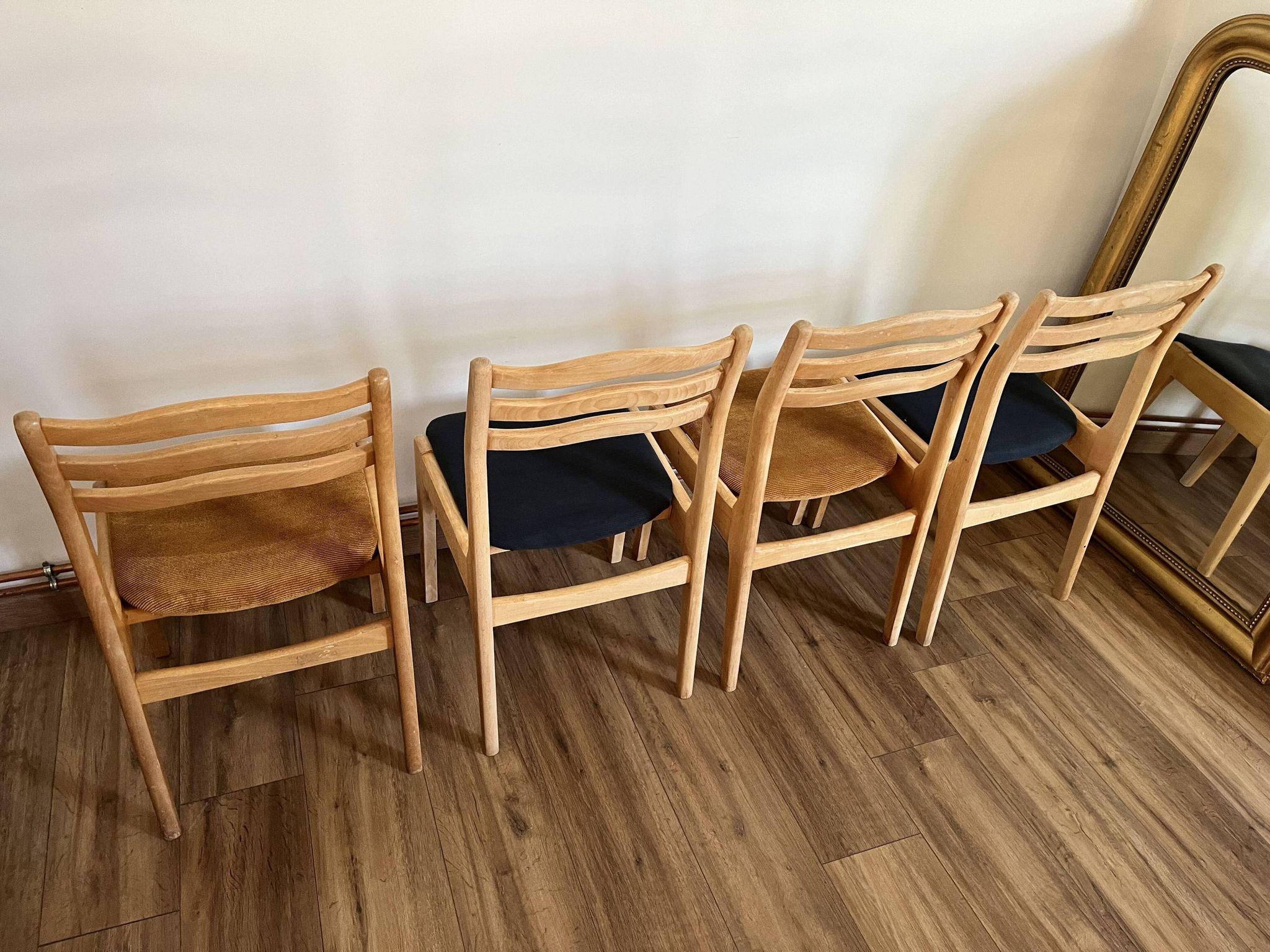 Set of 4 ribbed fabric chairs