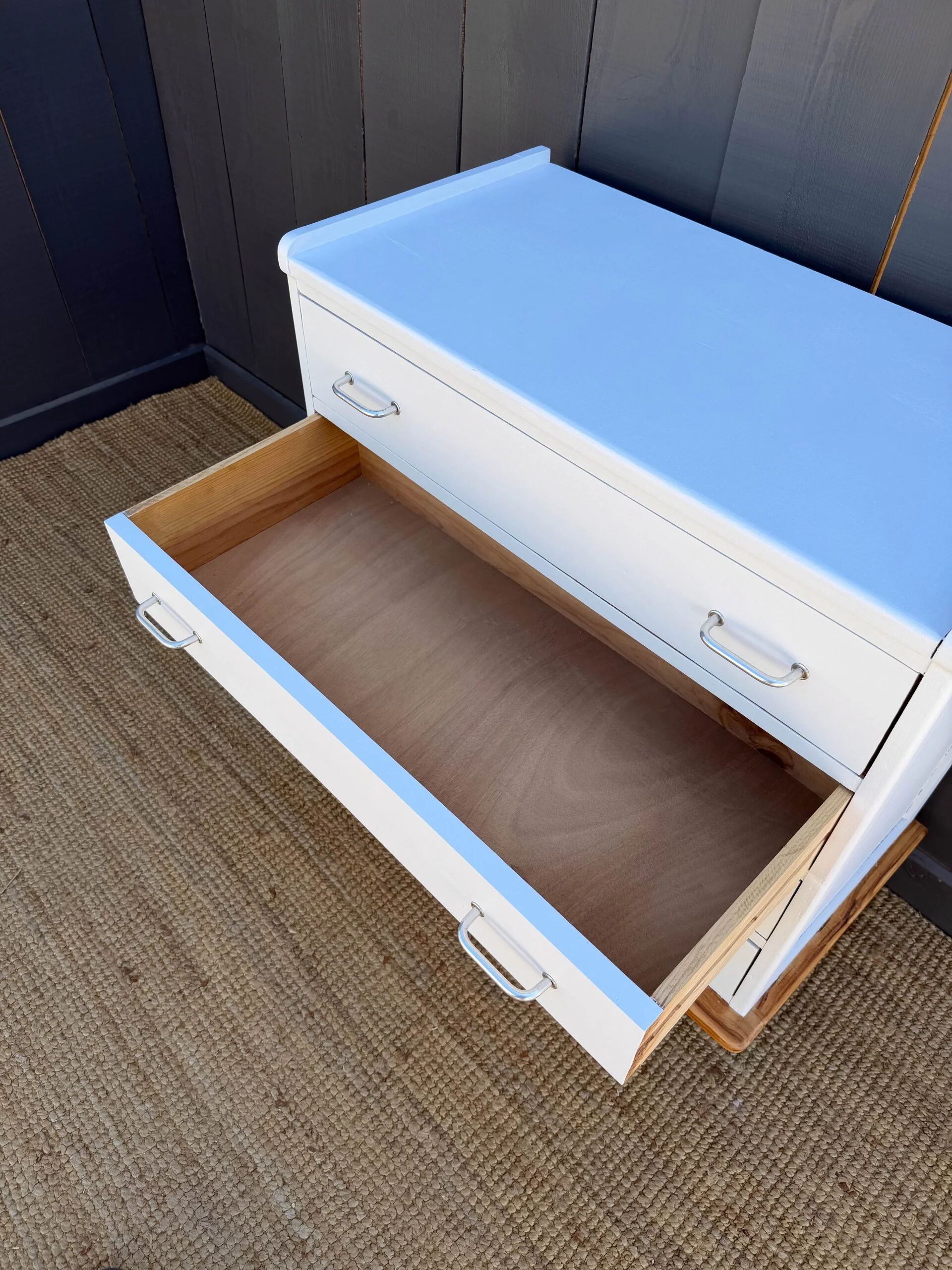 Compass leg chest of drawers