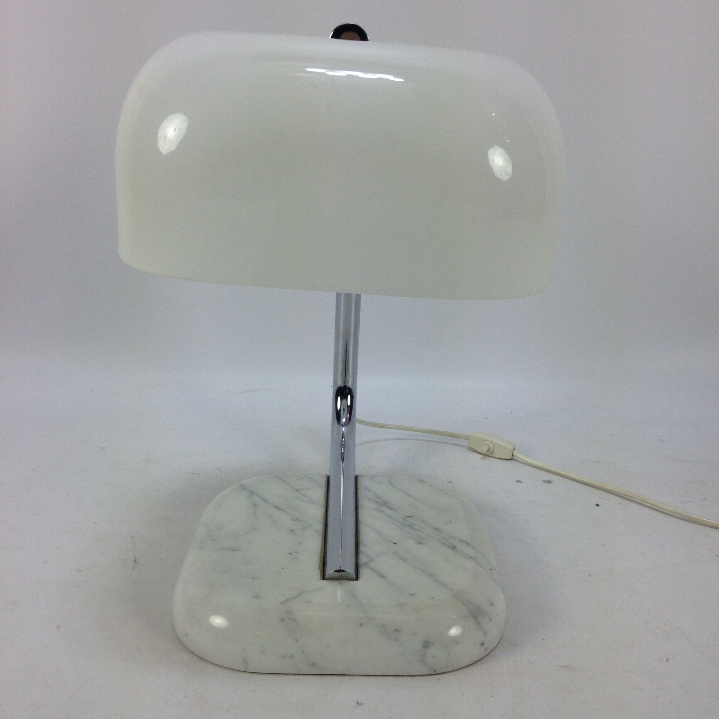 Guzzini table lamp with marble foot, 1970