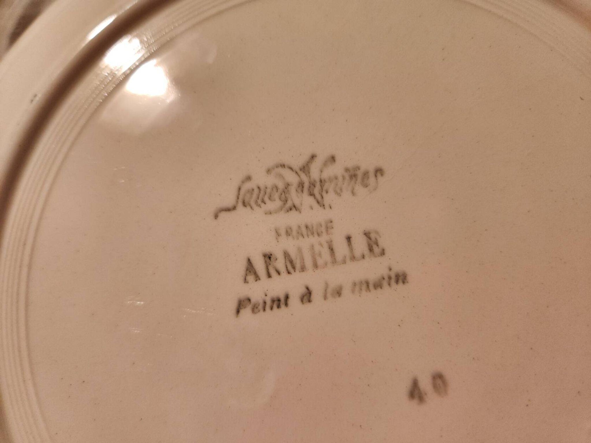 Plat rond creux Armelle Sarreguemines peint à la main