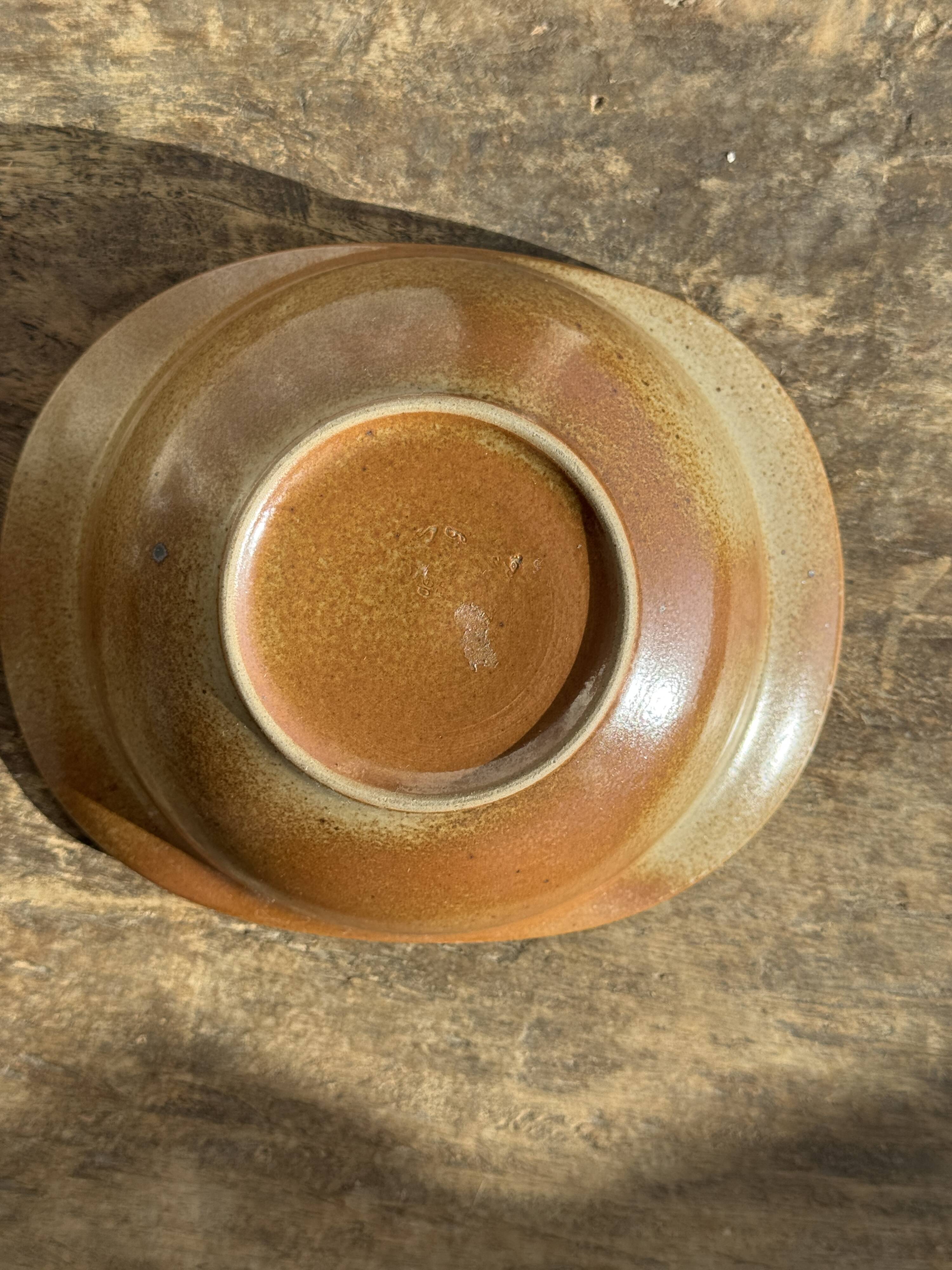 Small stoneware bowl with two wide, flat handles D:15-18.5