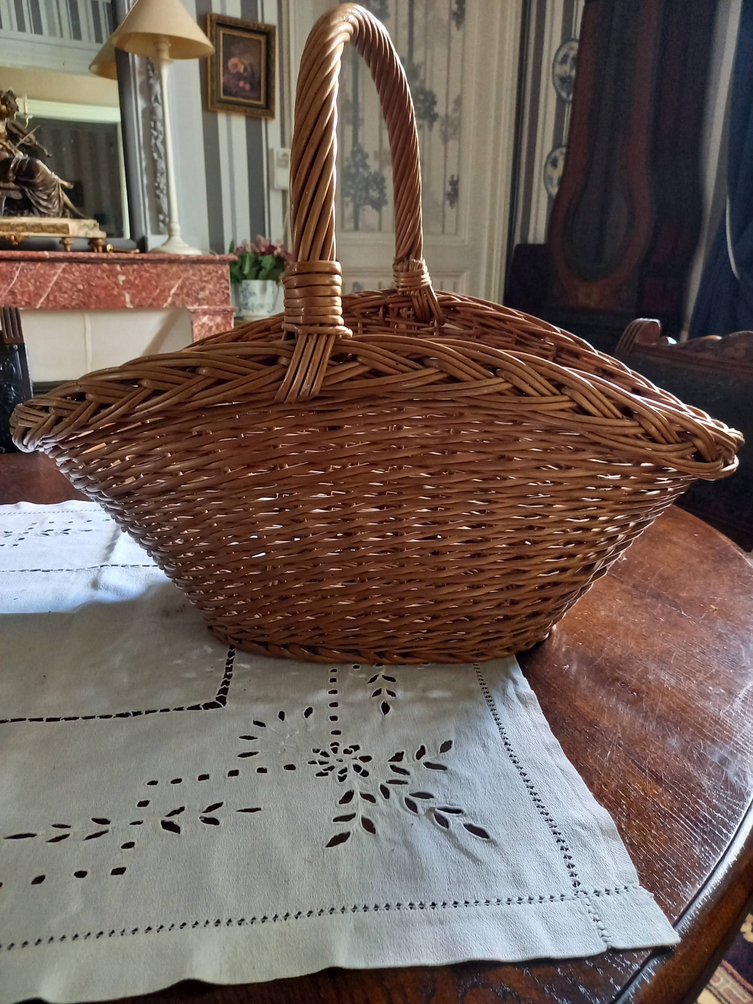Woven wicker basket