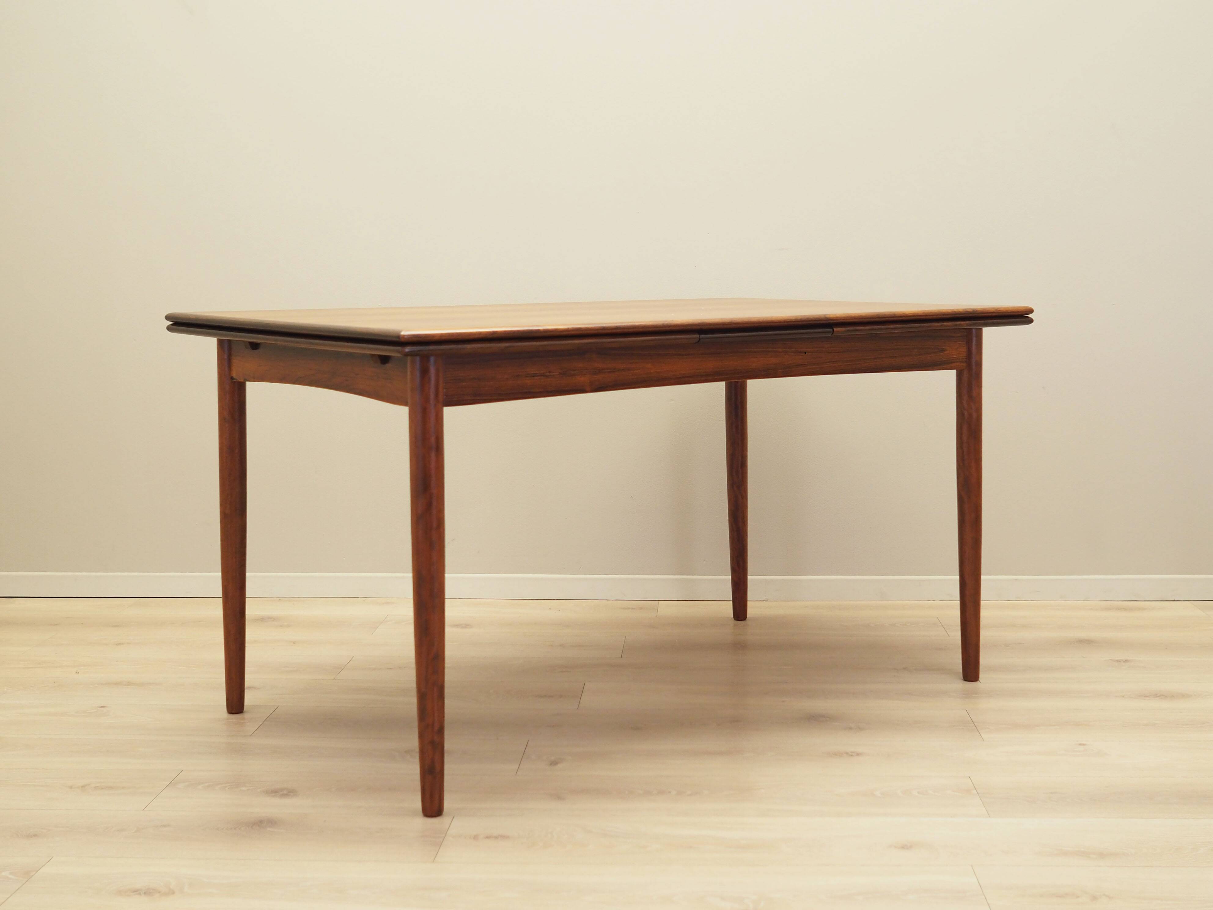 Table en palissandre, design danois, années 1970, production : Danemark