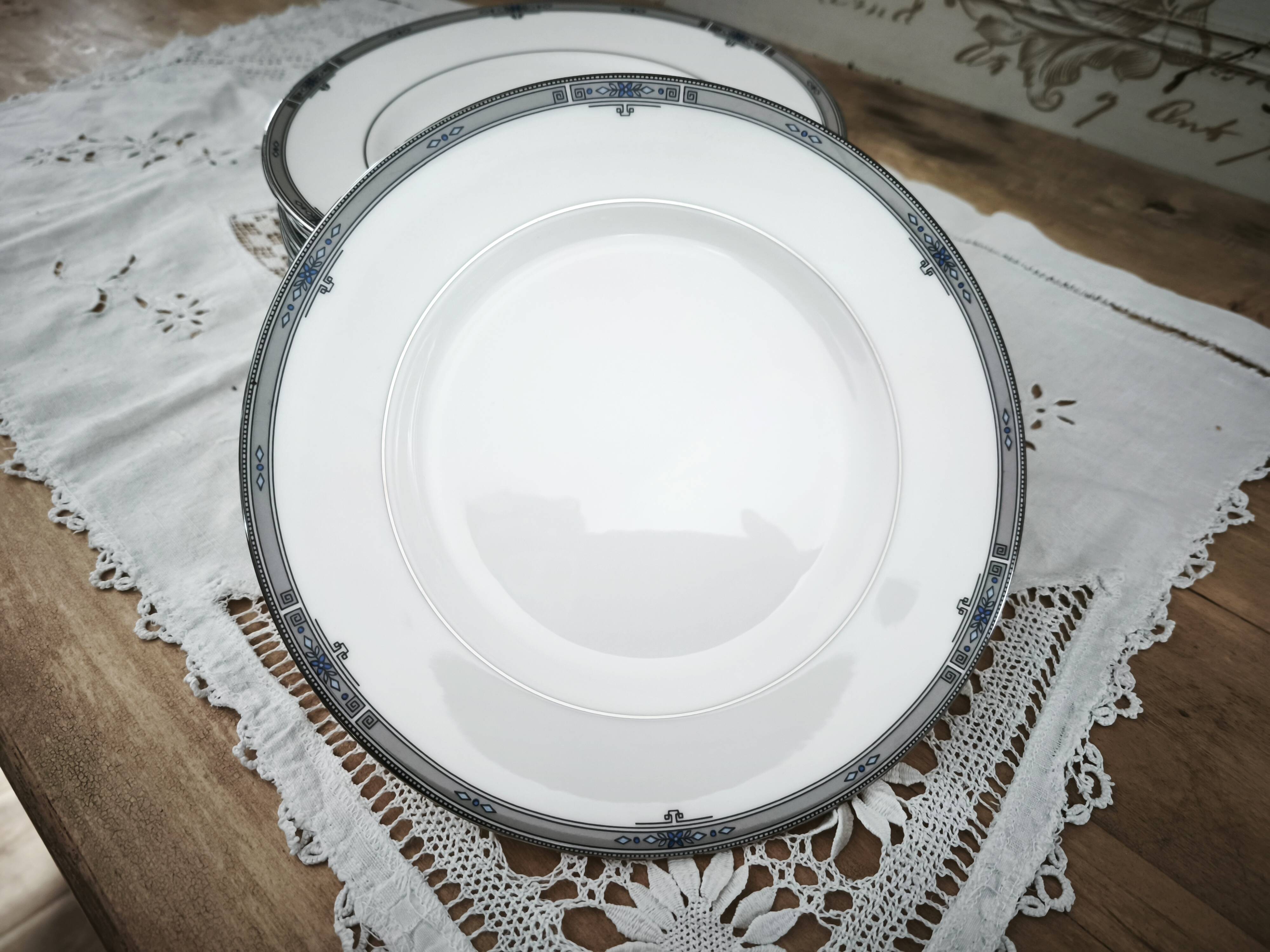 Set of 12 dessert plates English porcelain Wedgwood model Amherst