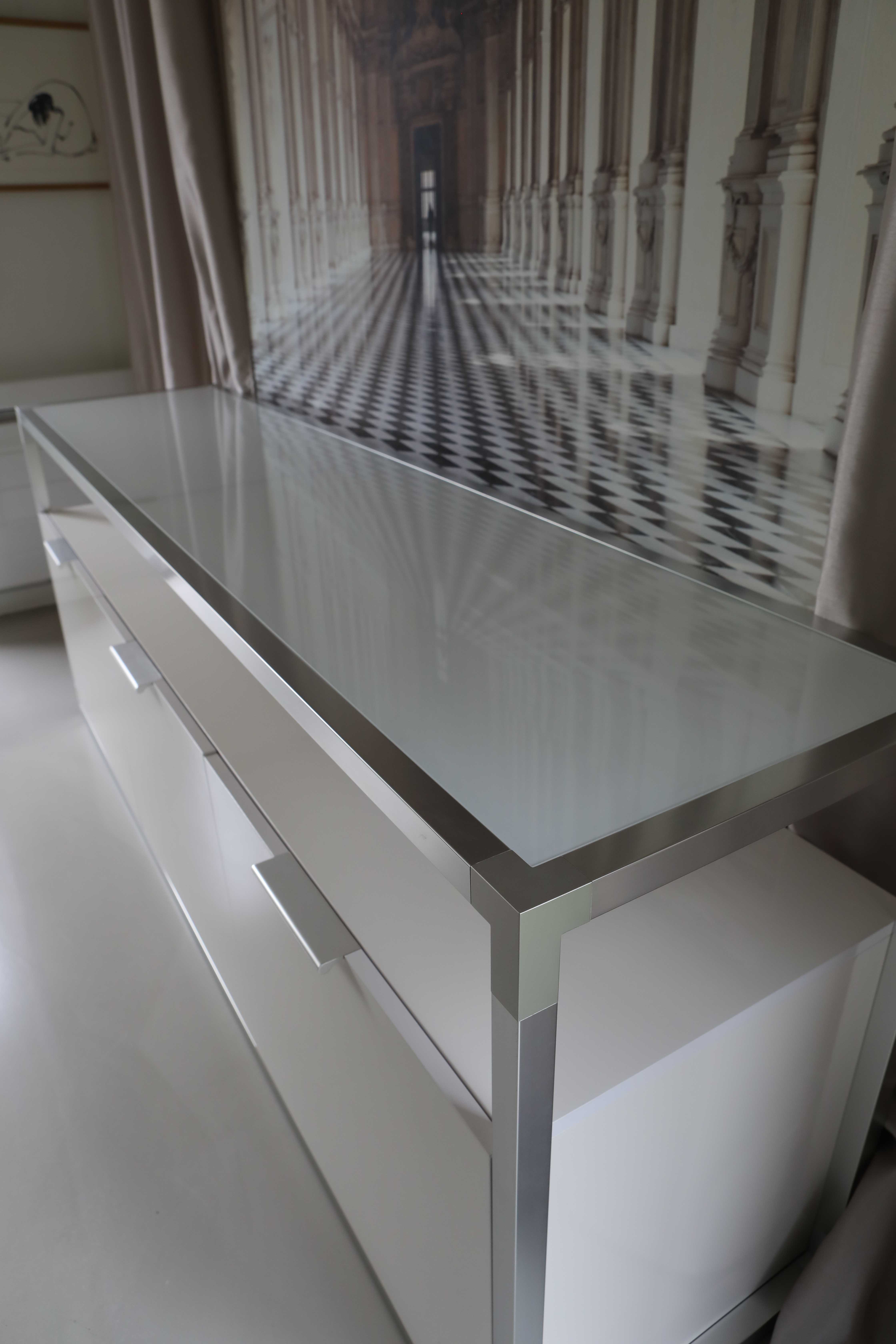 Contemporary Buffet