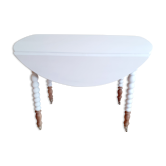 Round table with flaps