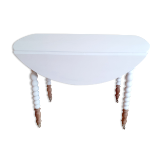 Round table with flaps