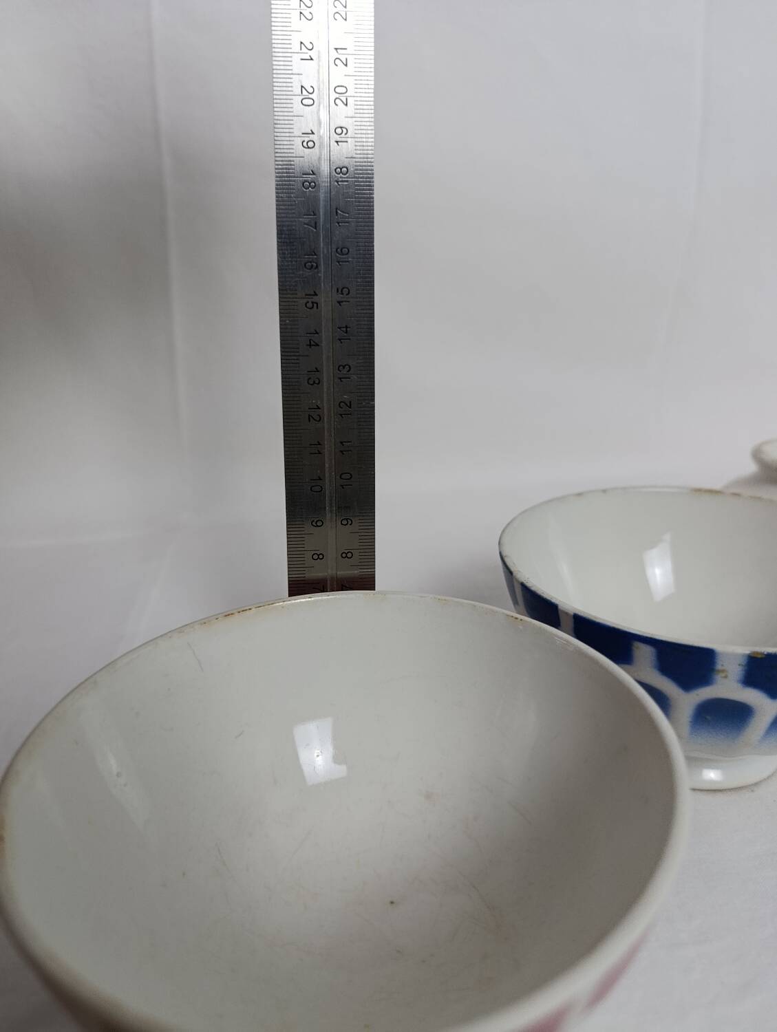 Facet bowl in the style of Moulin des Loups / St Amand