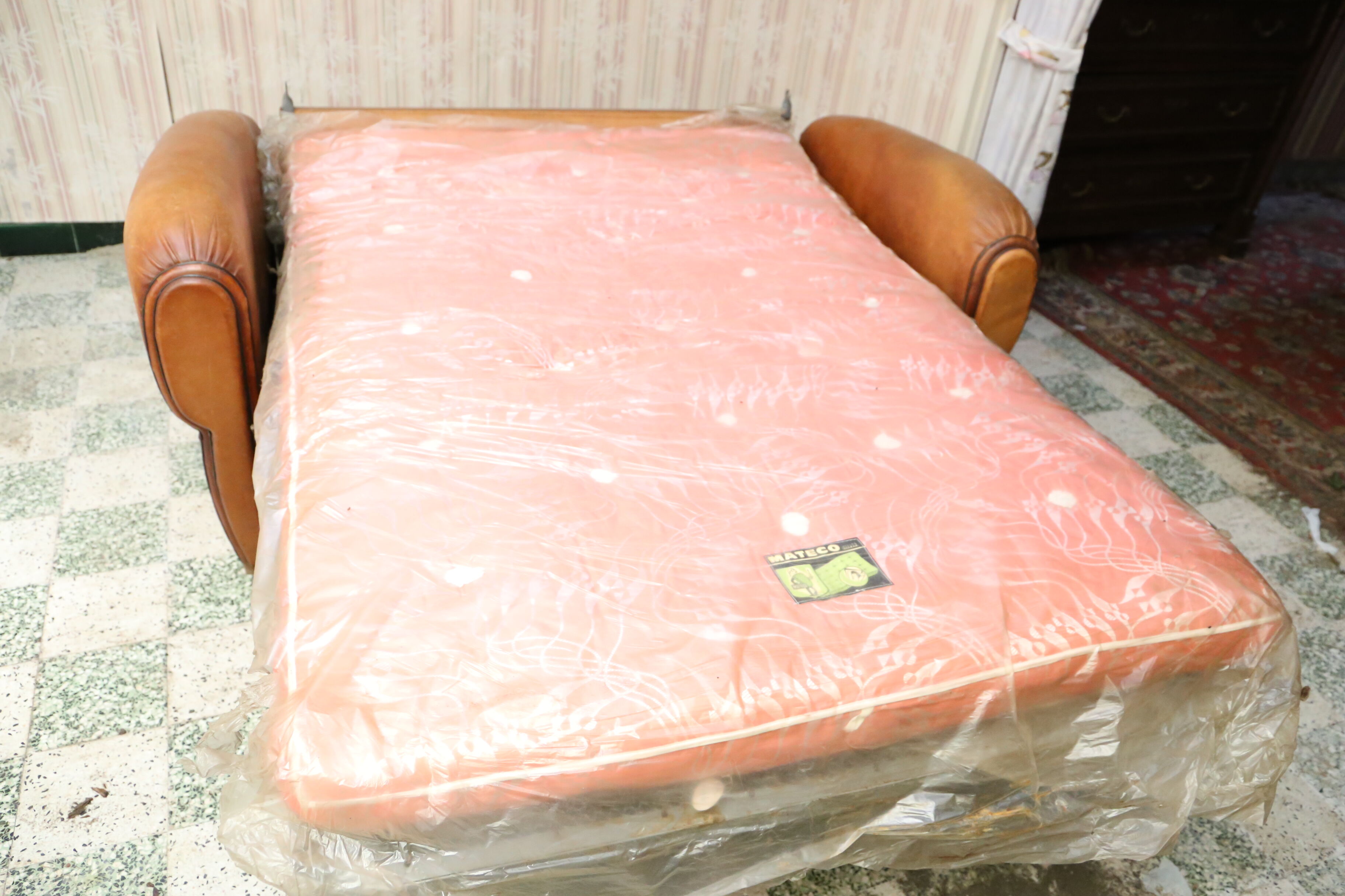 Moustache club sofa in leather, 40s