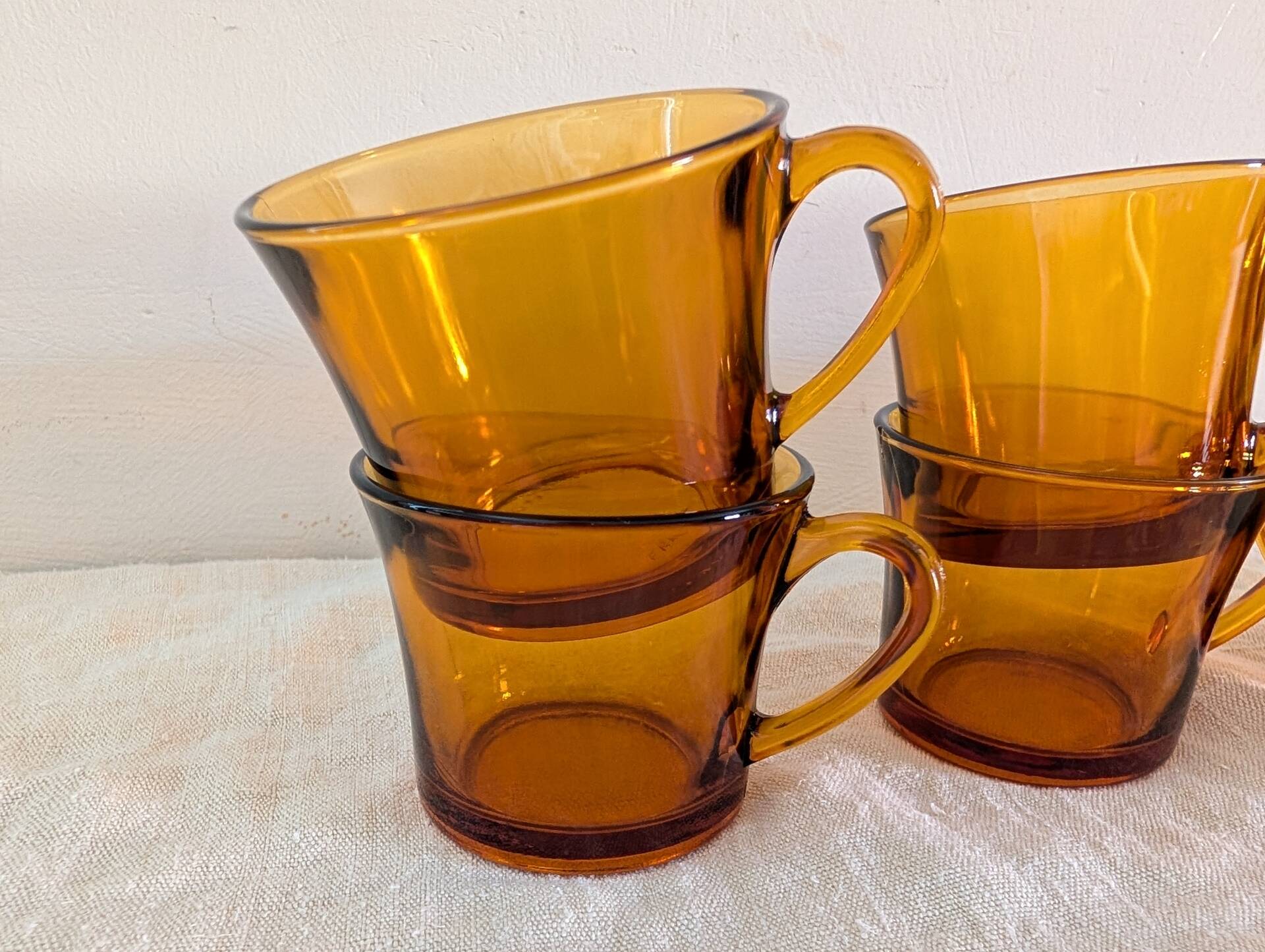 8 amber cups – golden light of the 70s