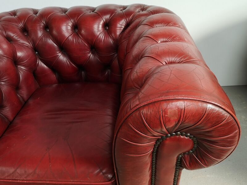 Fauteuil Chesterfield cuir bordeaux clair