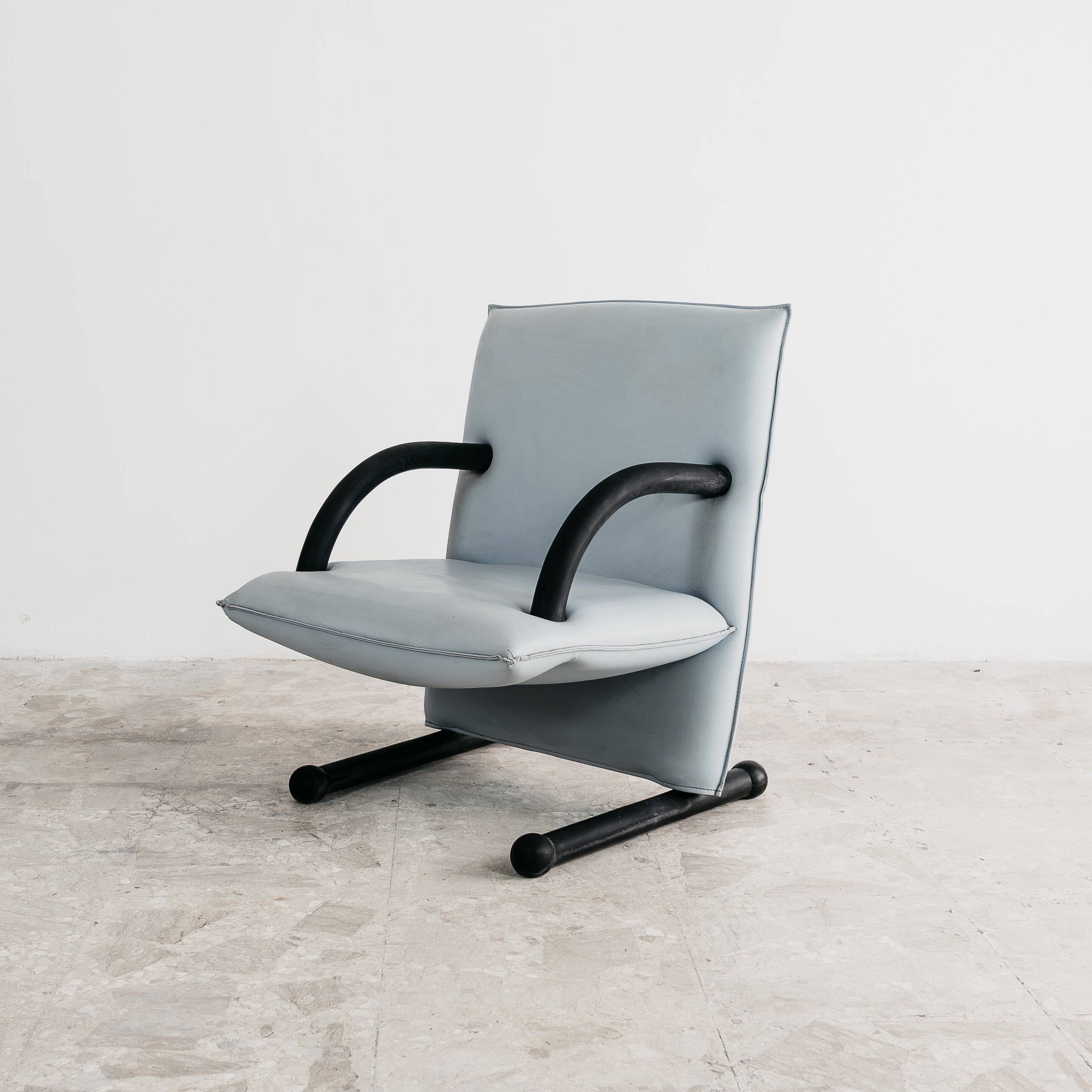 poltrona arflex modello T-line design burkhard vogtherr anni 80 vintag