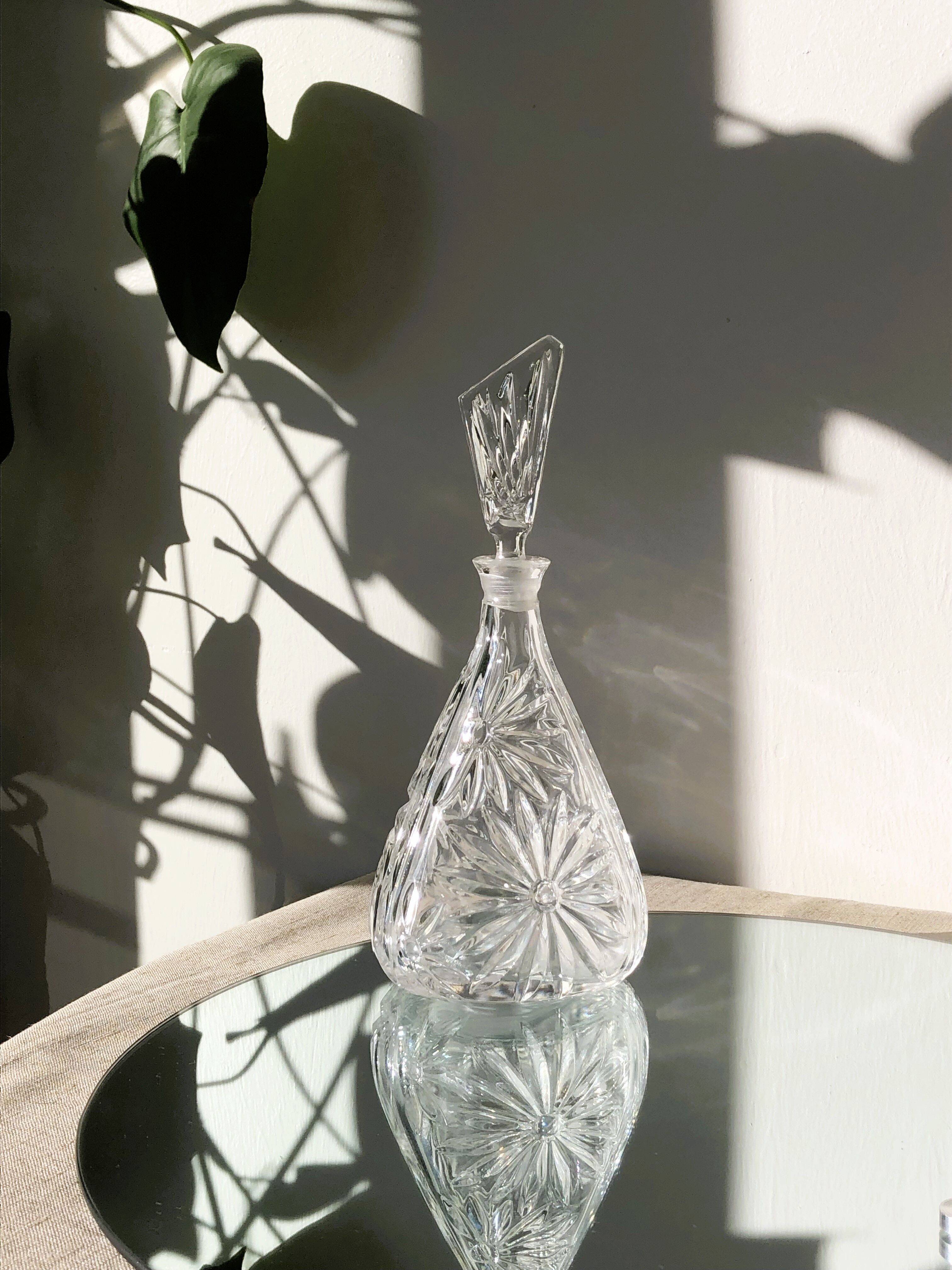 Carafe liqueur cristal de Bavière ciselée fleur et ses 8 verres à liqueur, vintage France