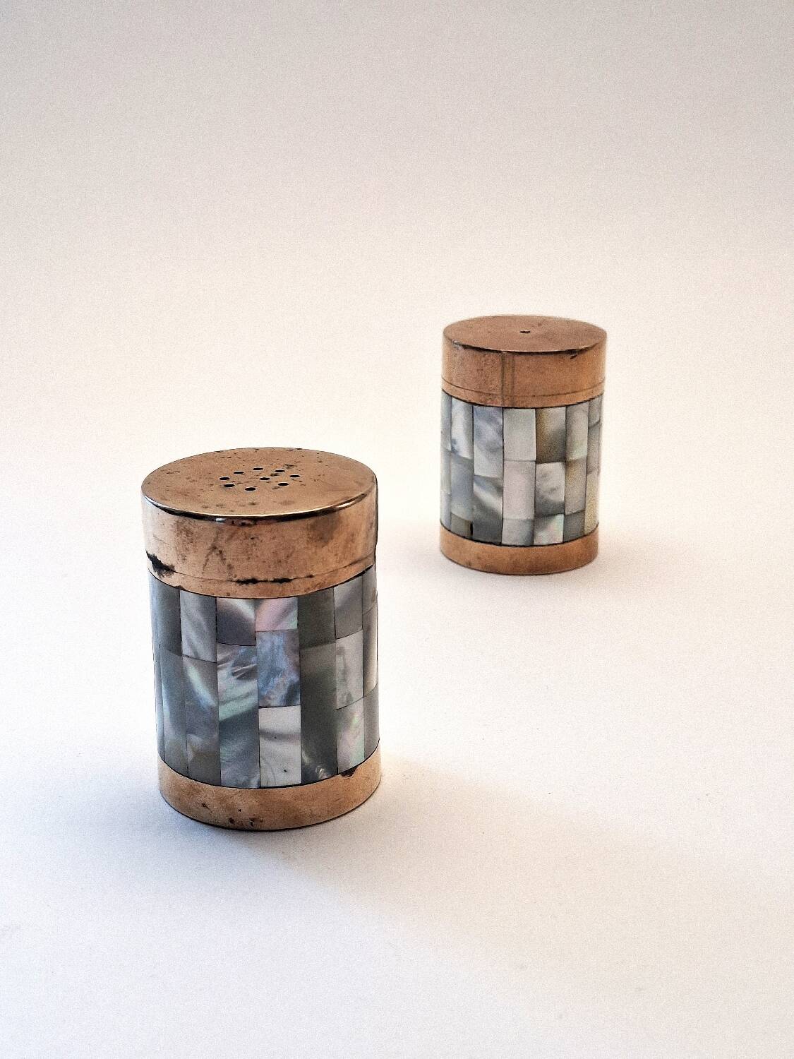 Ensemble sel et poivre Art déco vintage – Laiton et nacre, années 1930-1950