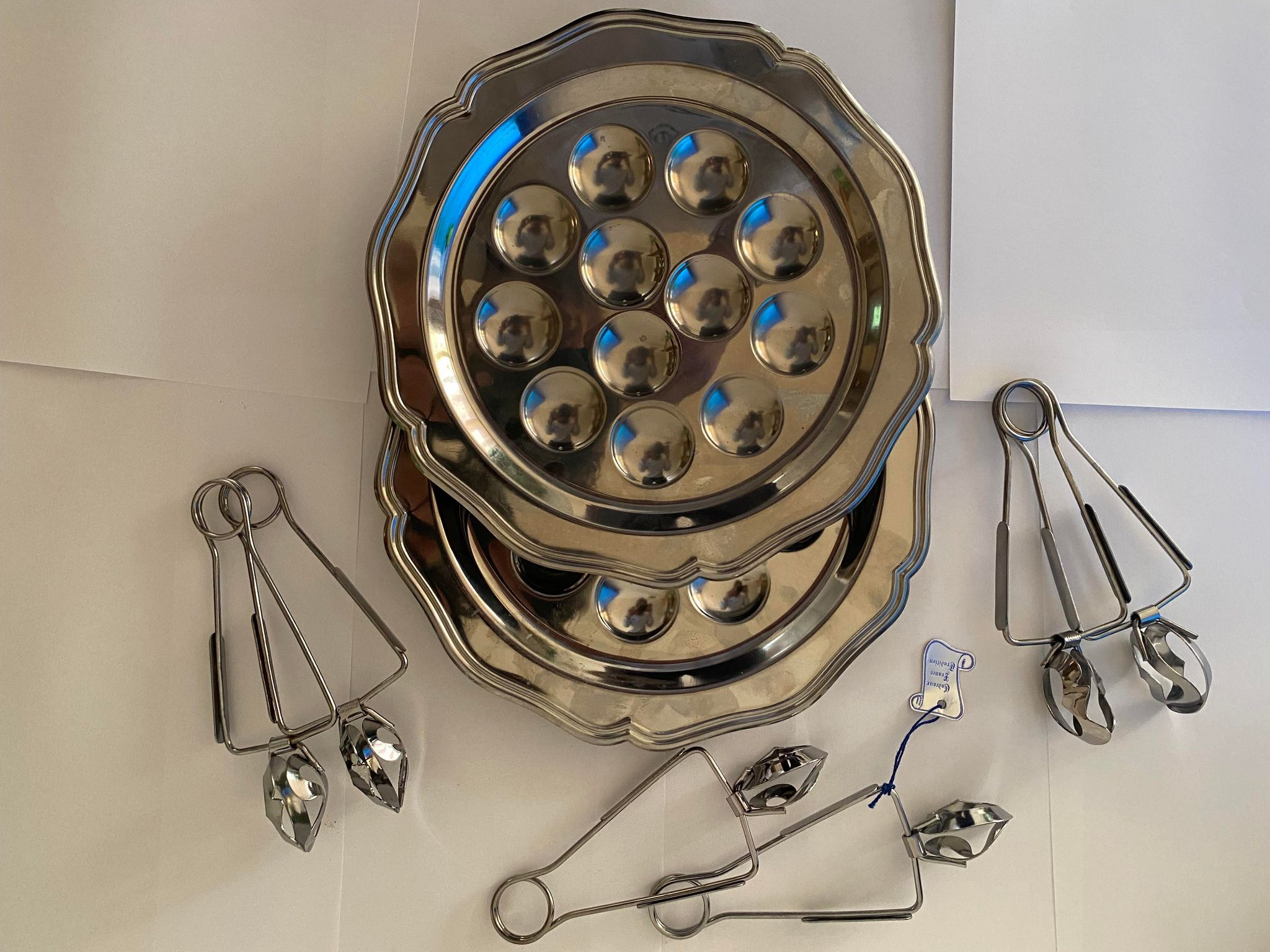 Set of 2 dishes and 6 snail pines