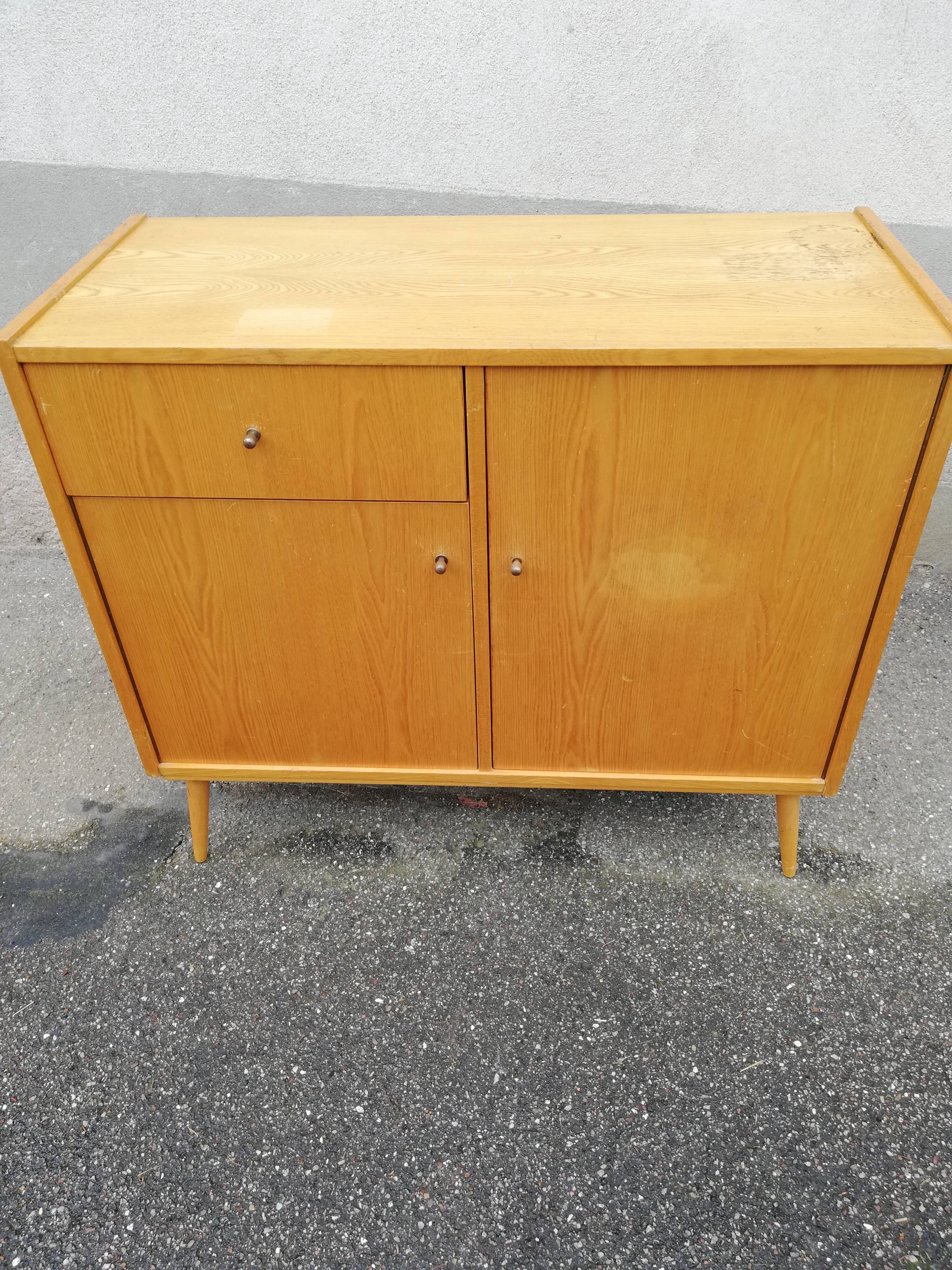 Vintage buffet 2 doors 1 light wood drawer