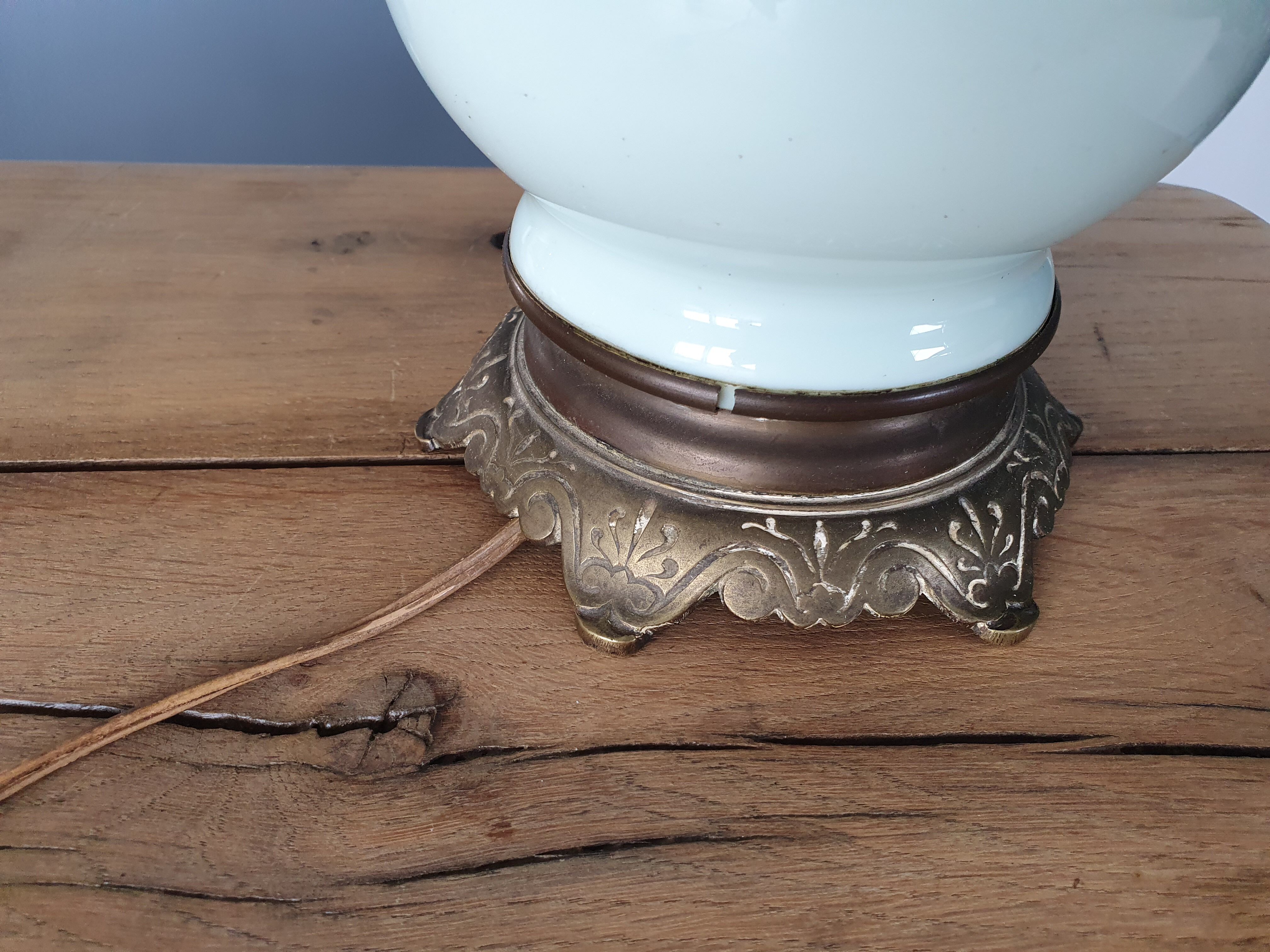 Opaline lamp oil / oil bronze Napoleon III lamp mounting