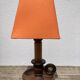 Lampe à poser en bois et abat jour orange vintage style bougeoir
