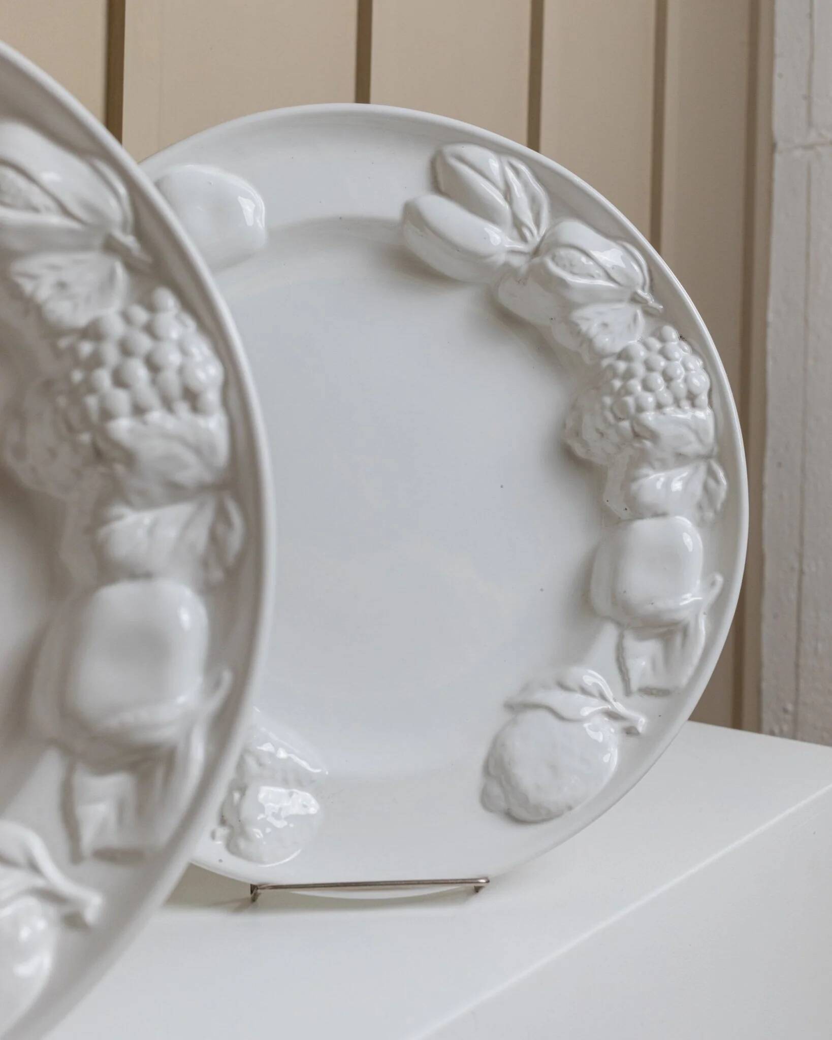 Set of 2 vintage ceramic plates - white glaze, fruit relief - Mid-Century design - Italy 1980s - decorative bowls, wedding decoration, gift