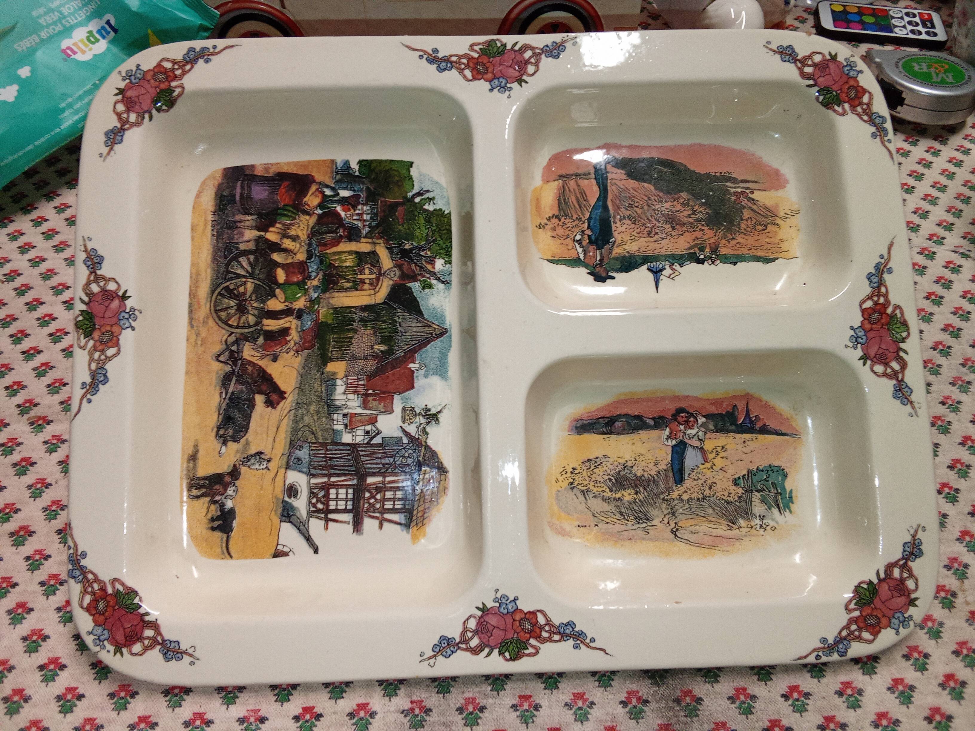 Magnificent compartmentalized dish from Obernai Sarreguemines