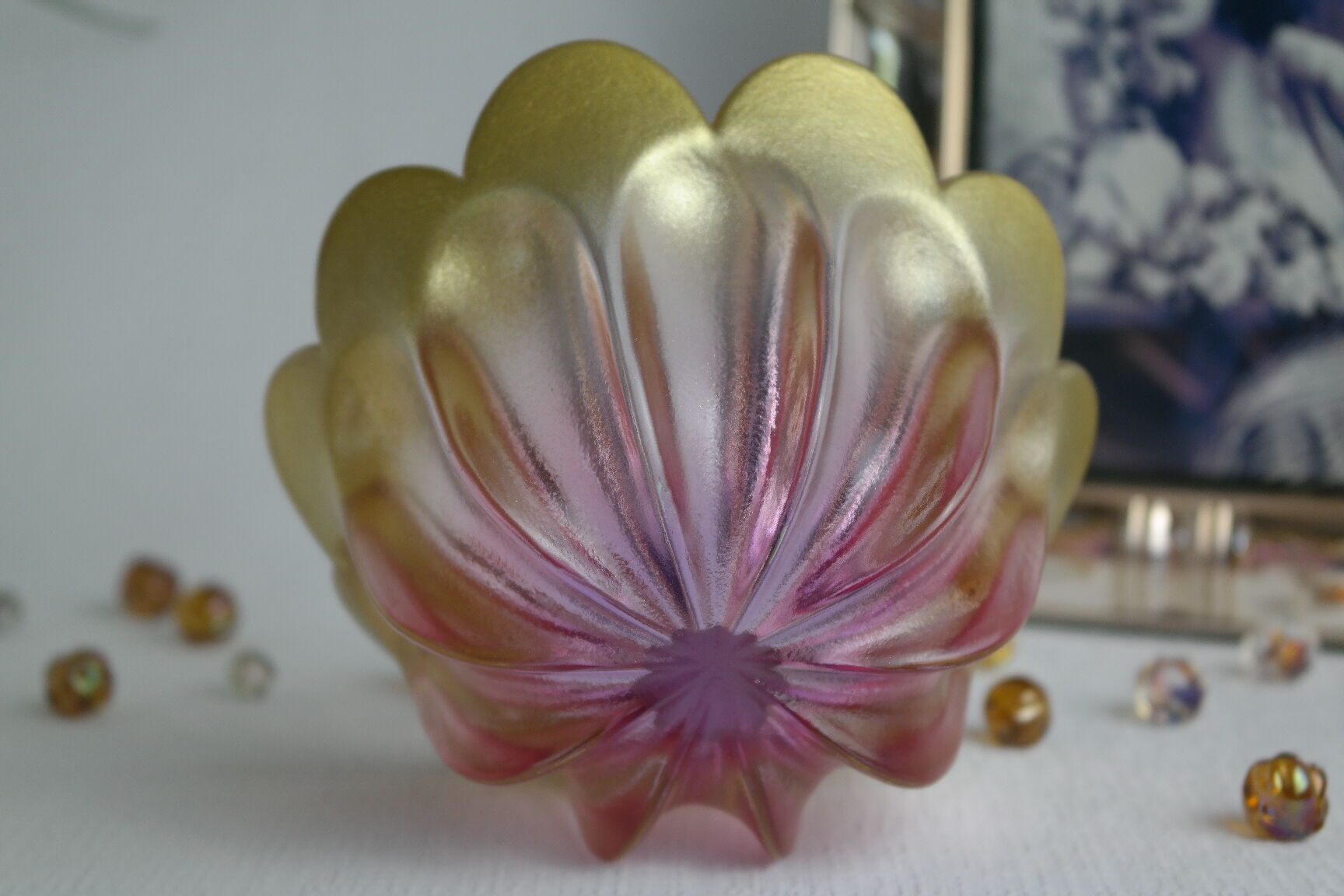 Empty pocket in pink glass paste corolla vintage Germany