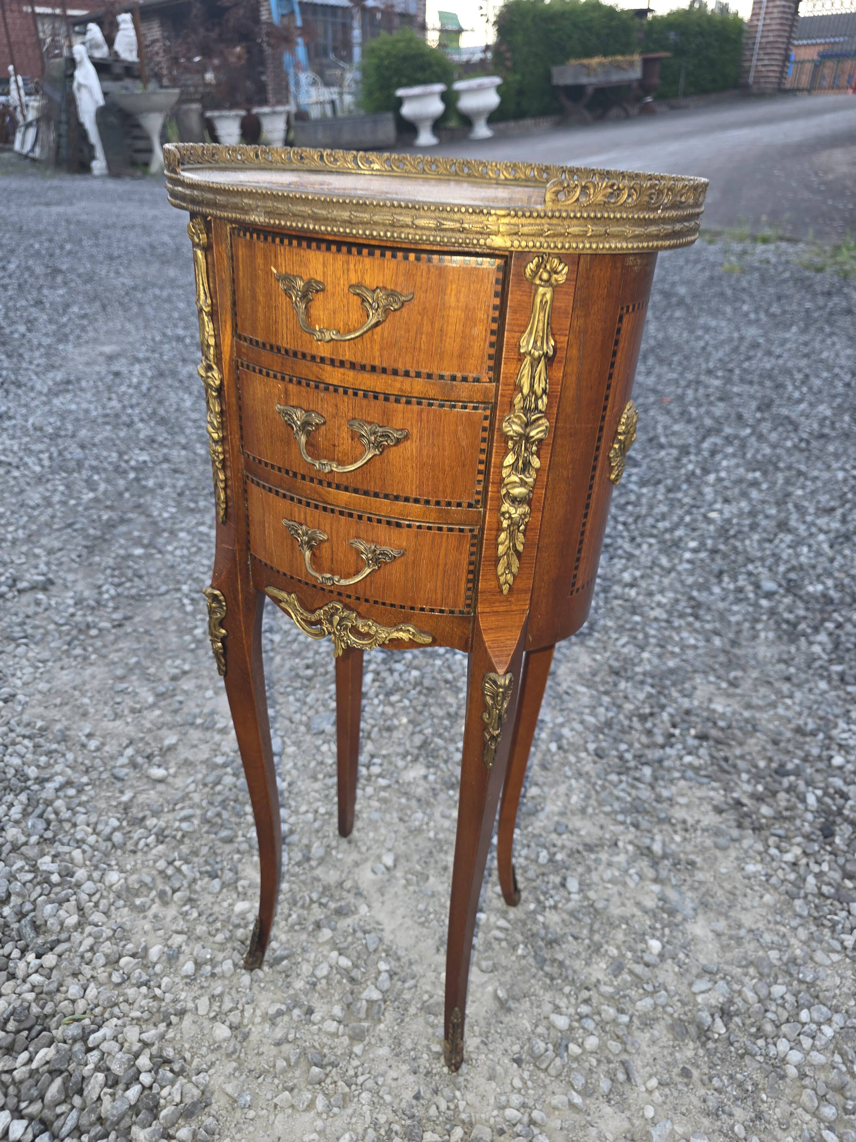 Oval bedside table in Louis XV style with marquetry.