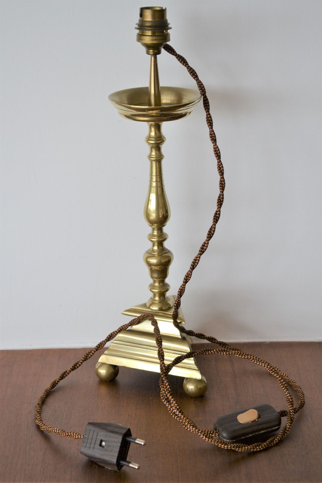 Golden metal lamp base