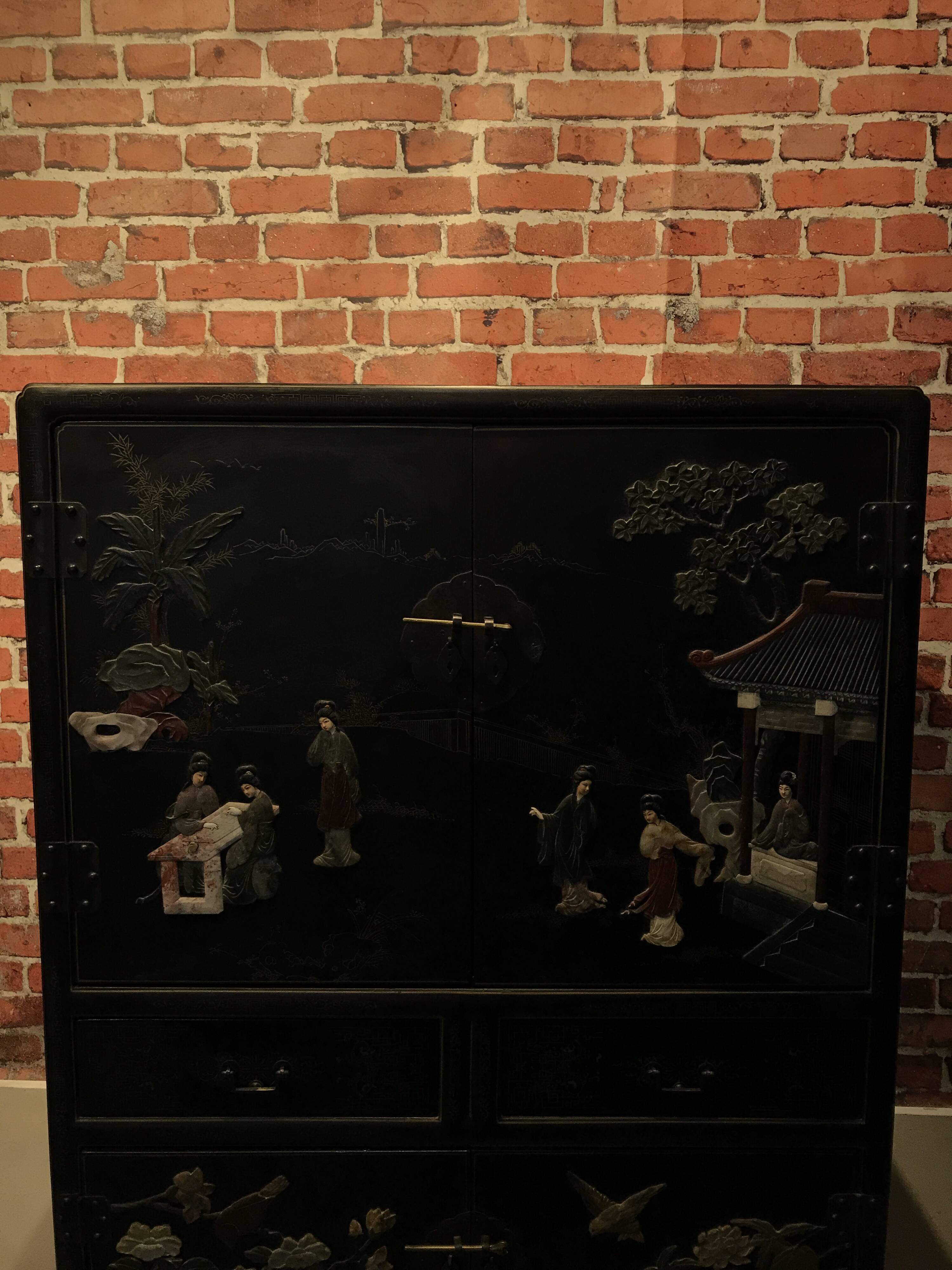 Wardrobe with Asian style patterns