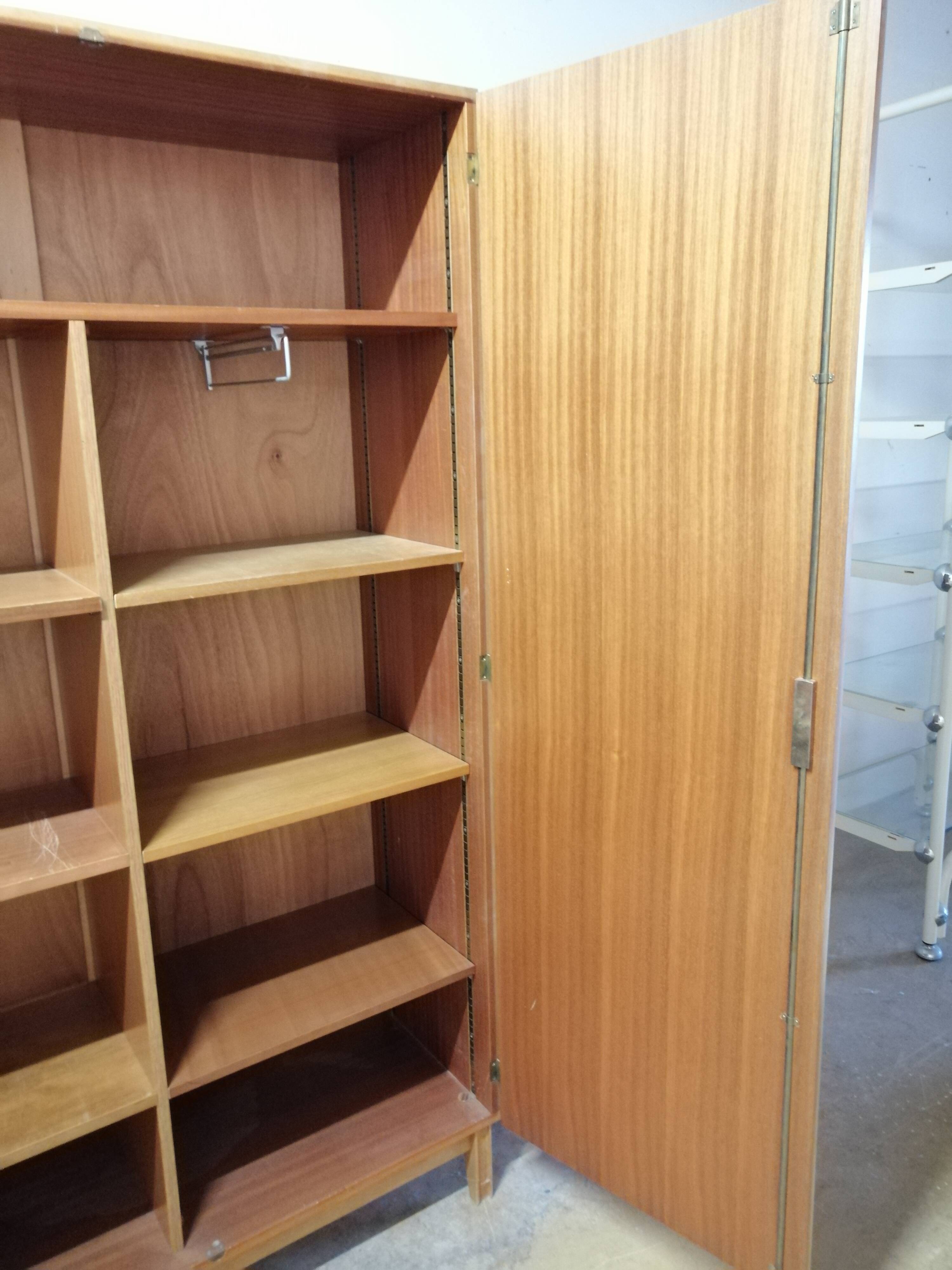 Armoire vintage pieds compas