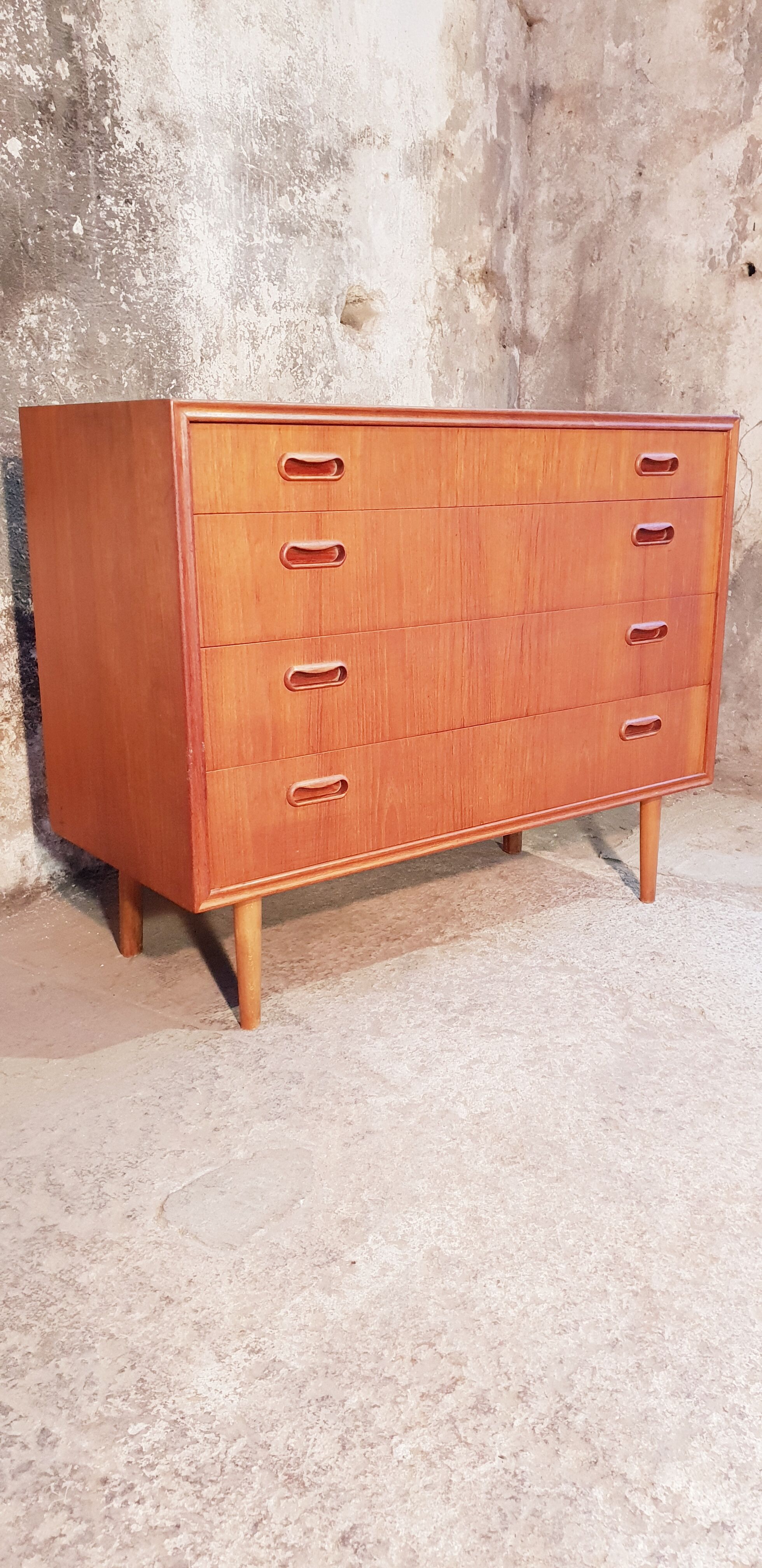 Scandinavian chest of drawers