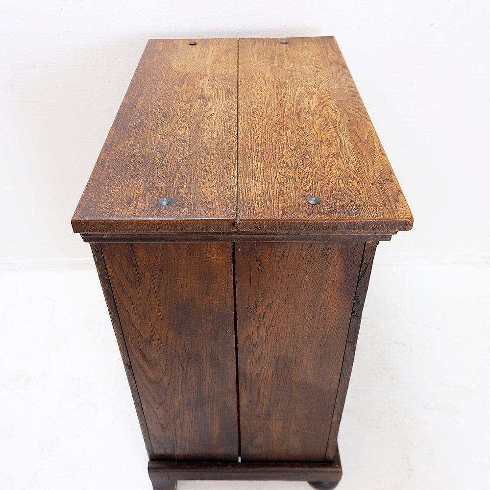 Small rustic buffet in solid wood - 2 doors and ball feet.