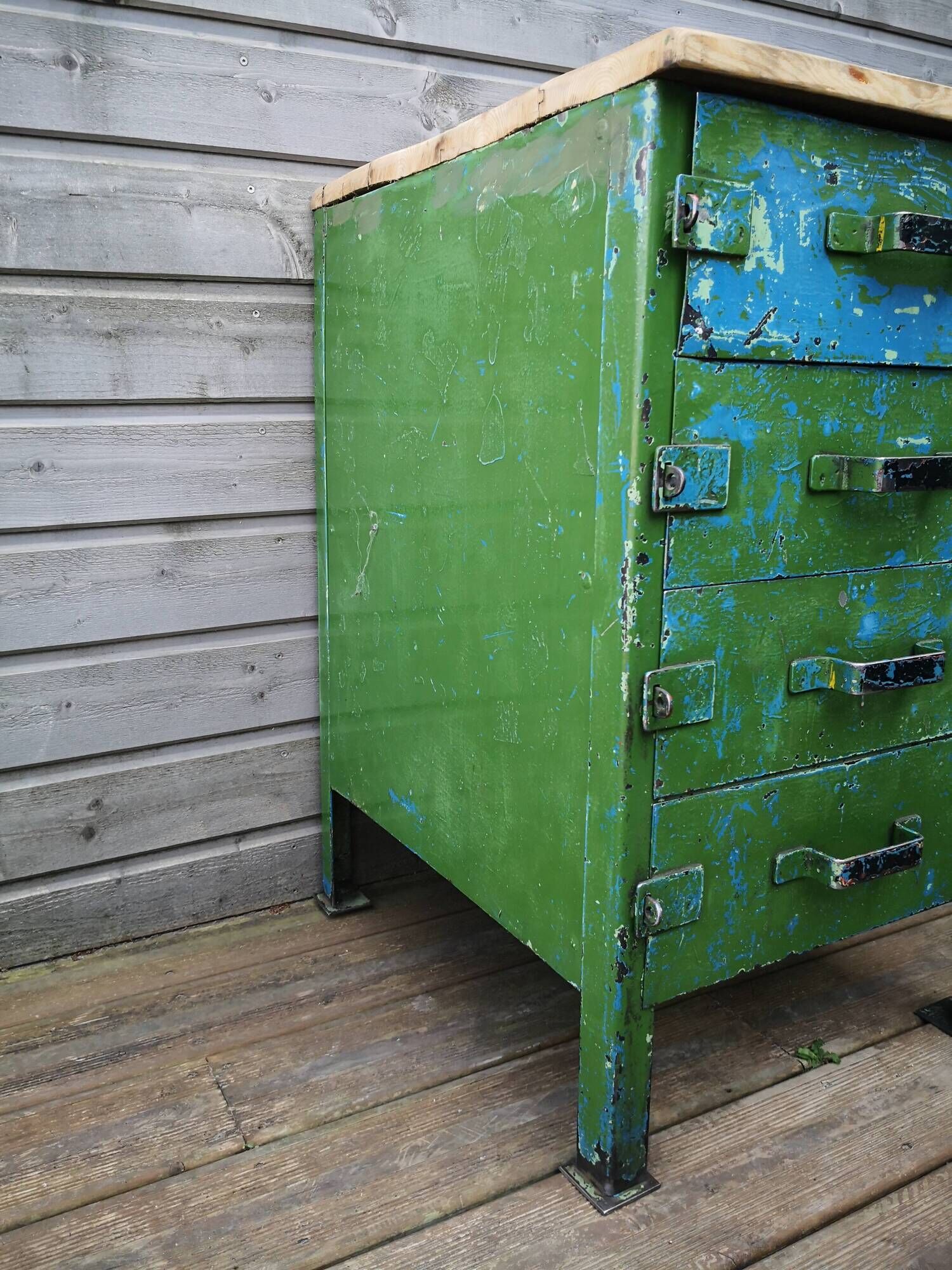 Mechanical workshop sheet metal service, industrial storage cabinet