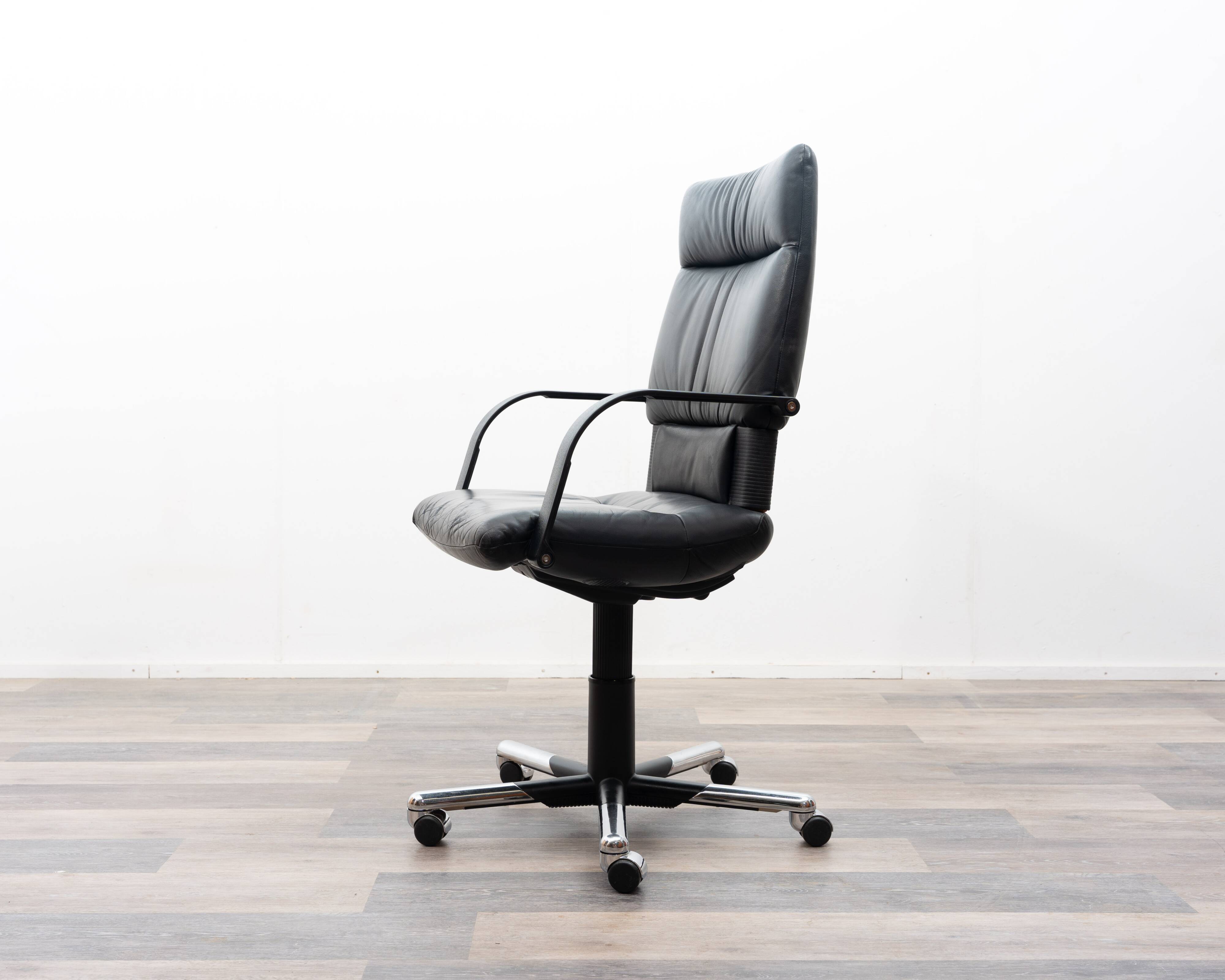 Office chair. Manufacturer: Vitra. Designer: Mario Bellini. Model: Fig