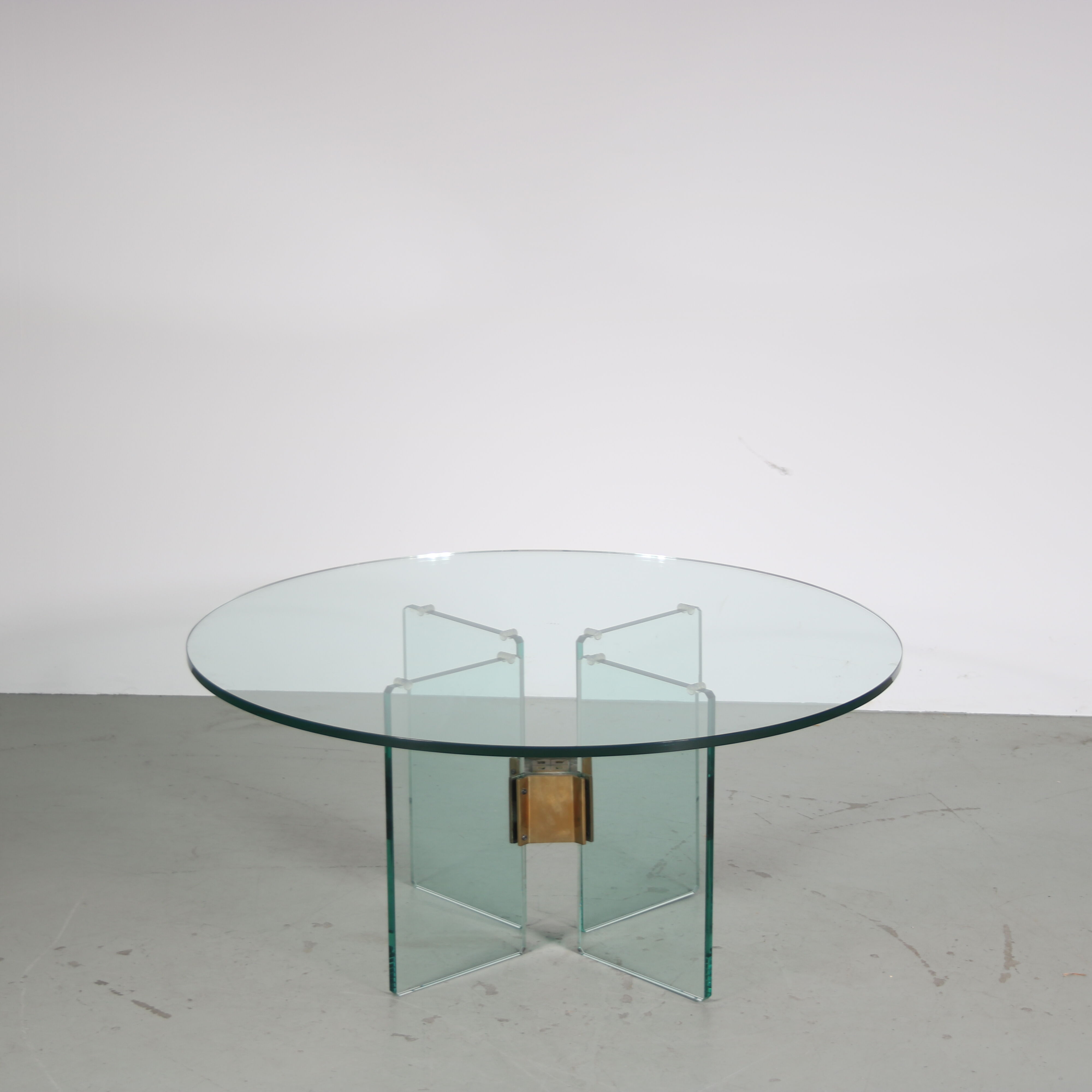 1970s Round coffee table by Peter Ghyczy from the Netherlands