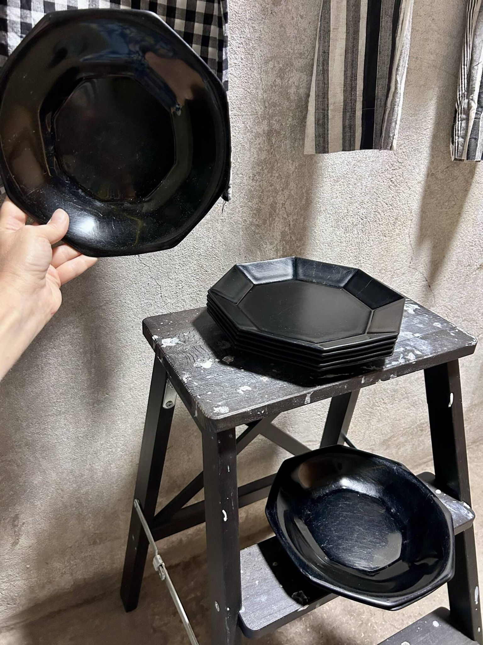 Assiettes noires arcoroc vintage
