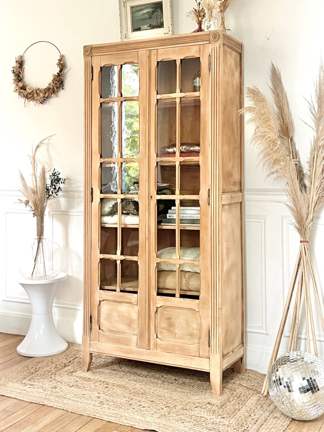 Armoire vitrée parisienne