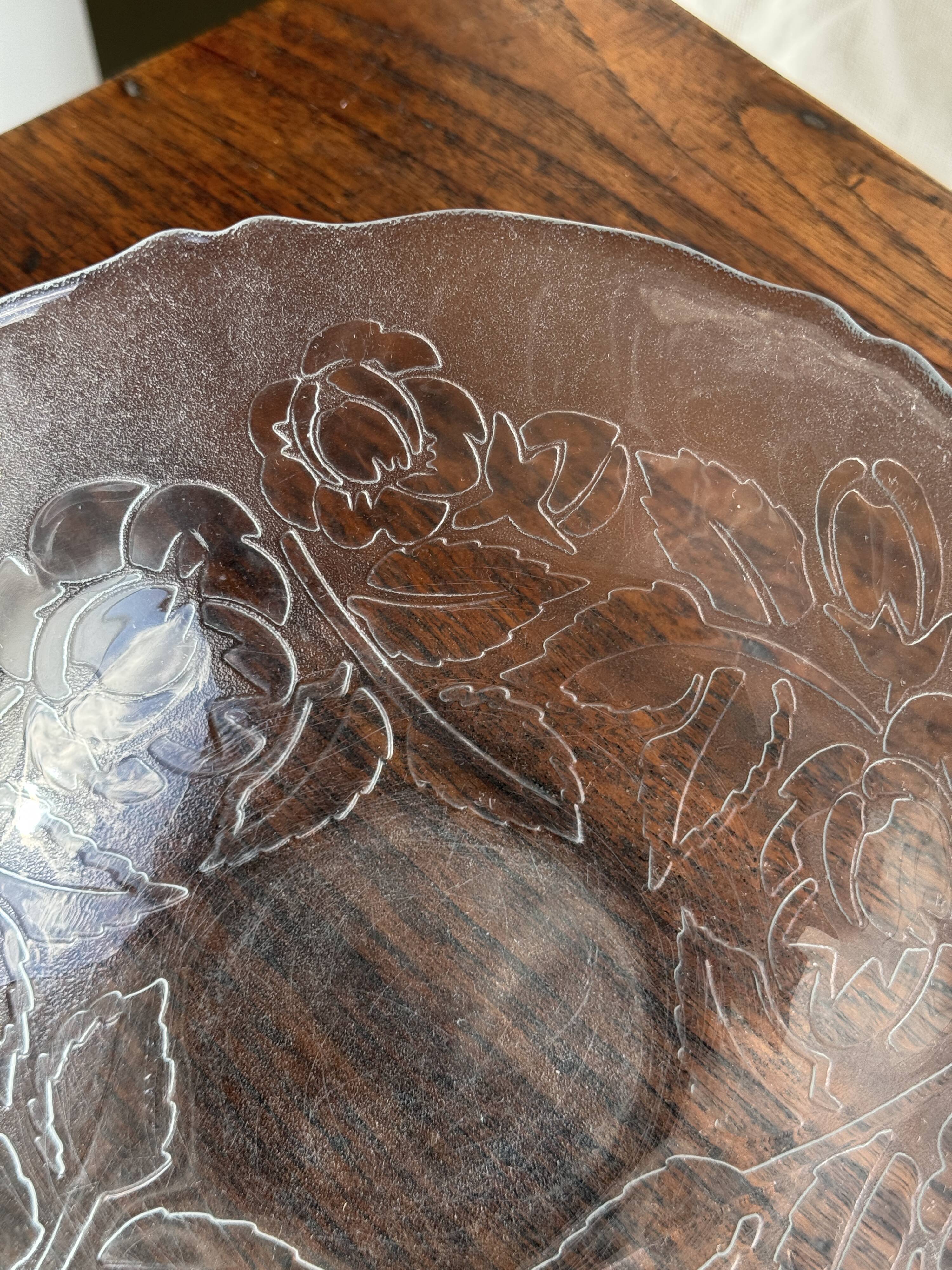 Vintage salad bowl with stylised rose pattern D23 H10