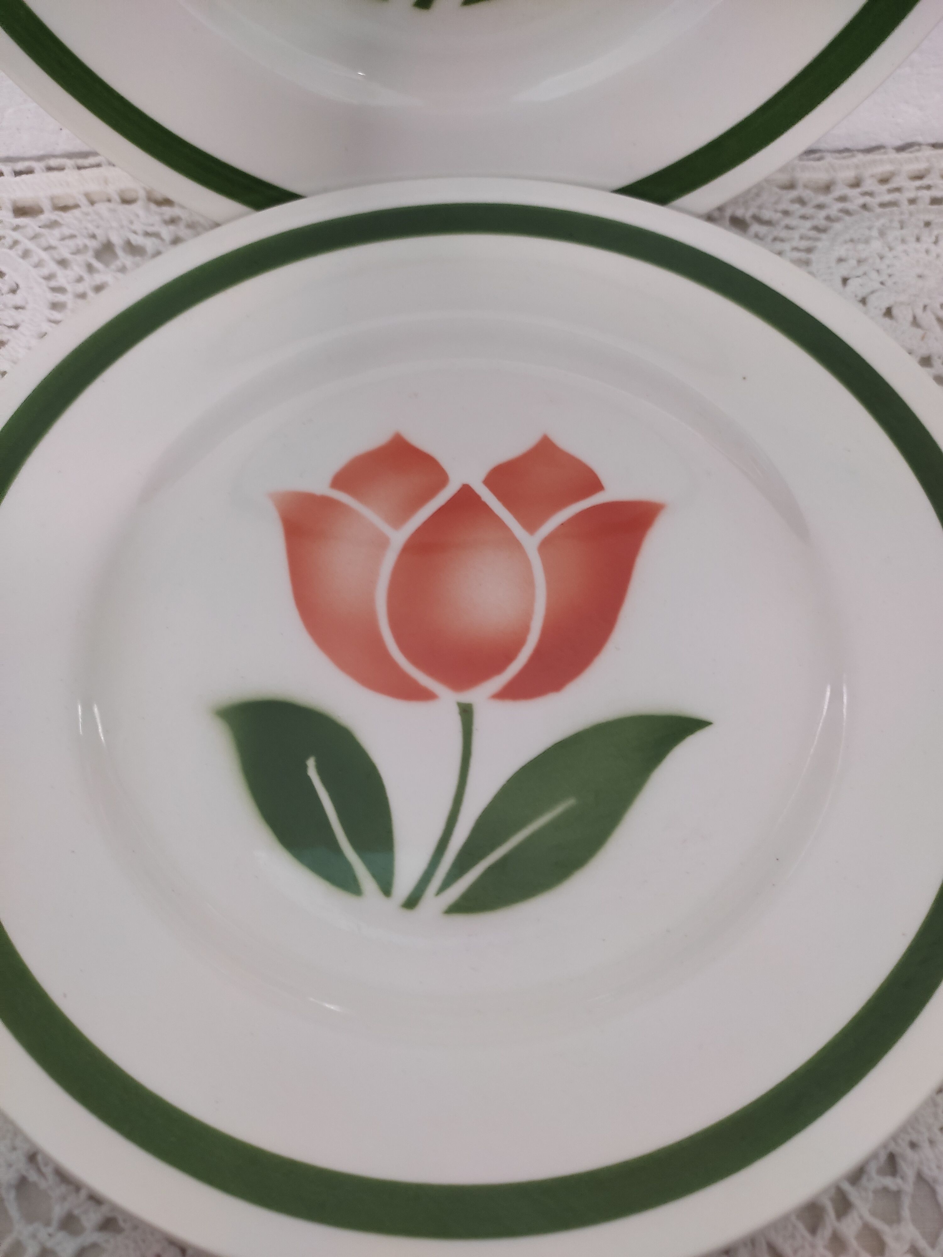 Plate dessert mill of wolves