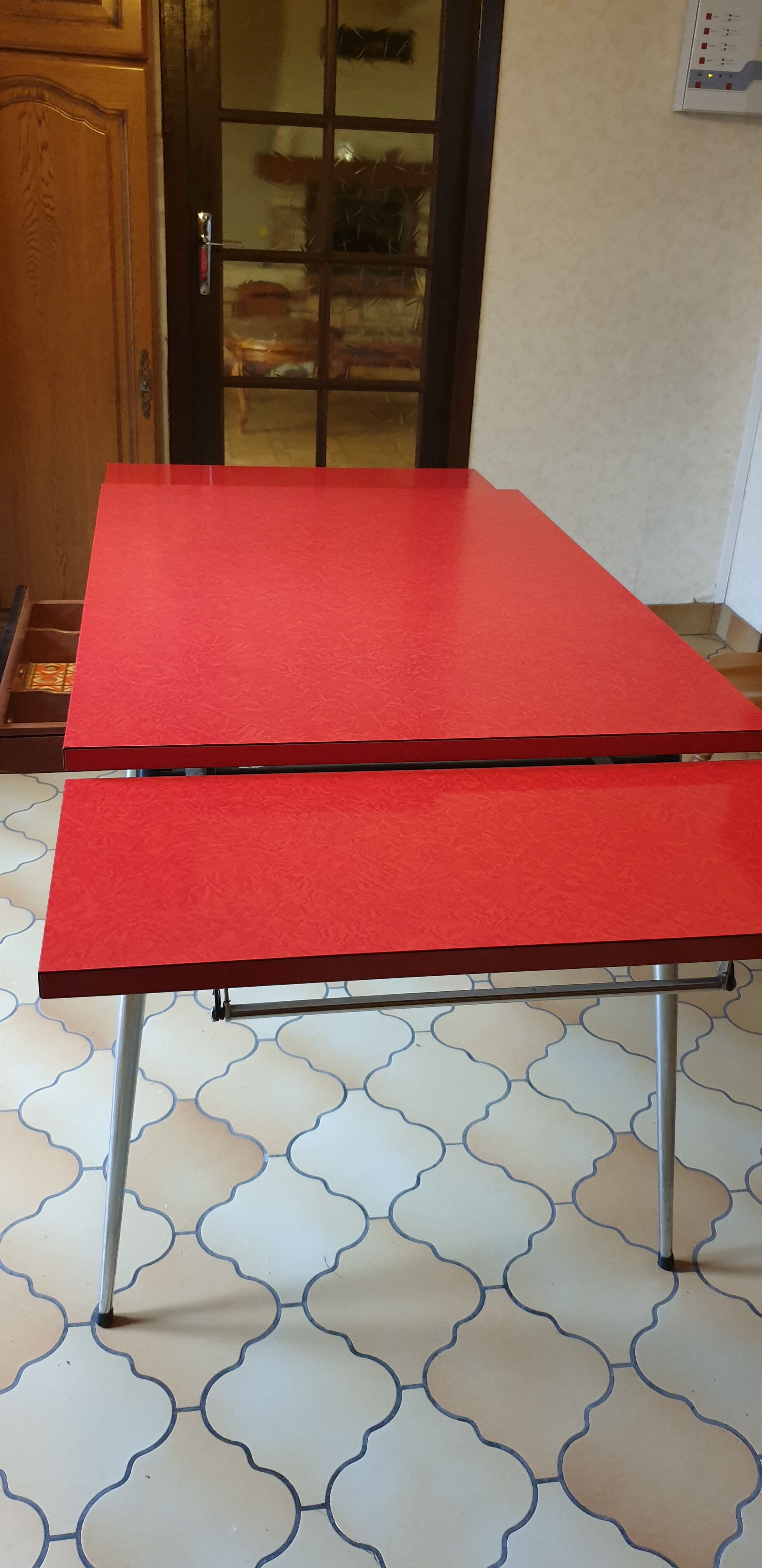 Extendable red formica table
