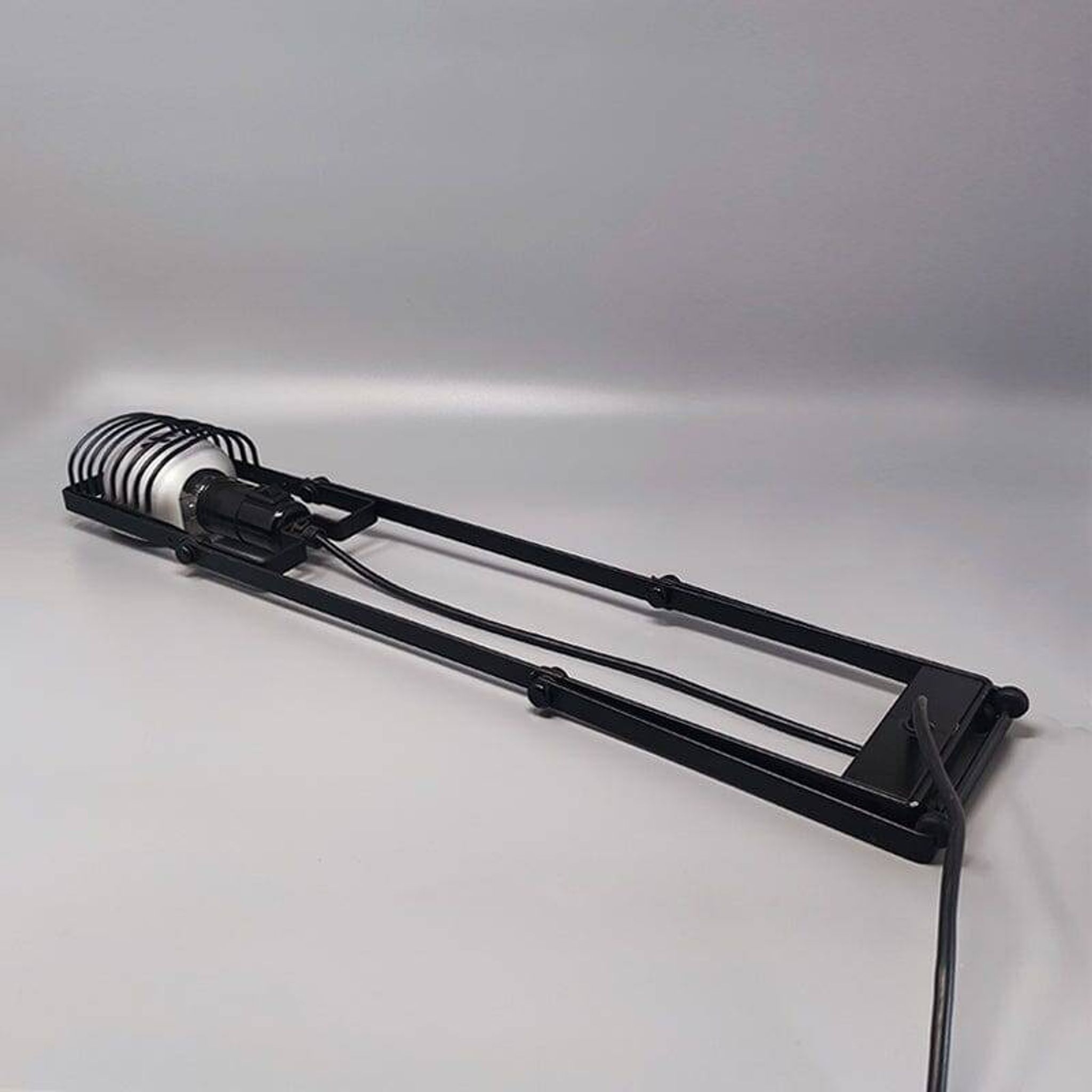 1970s Gorgeous Black Table Lamp "Sintesi" by Ernesto Gismondi for Artemide. Made in Italy