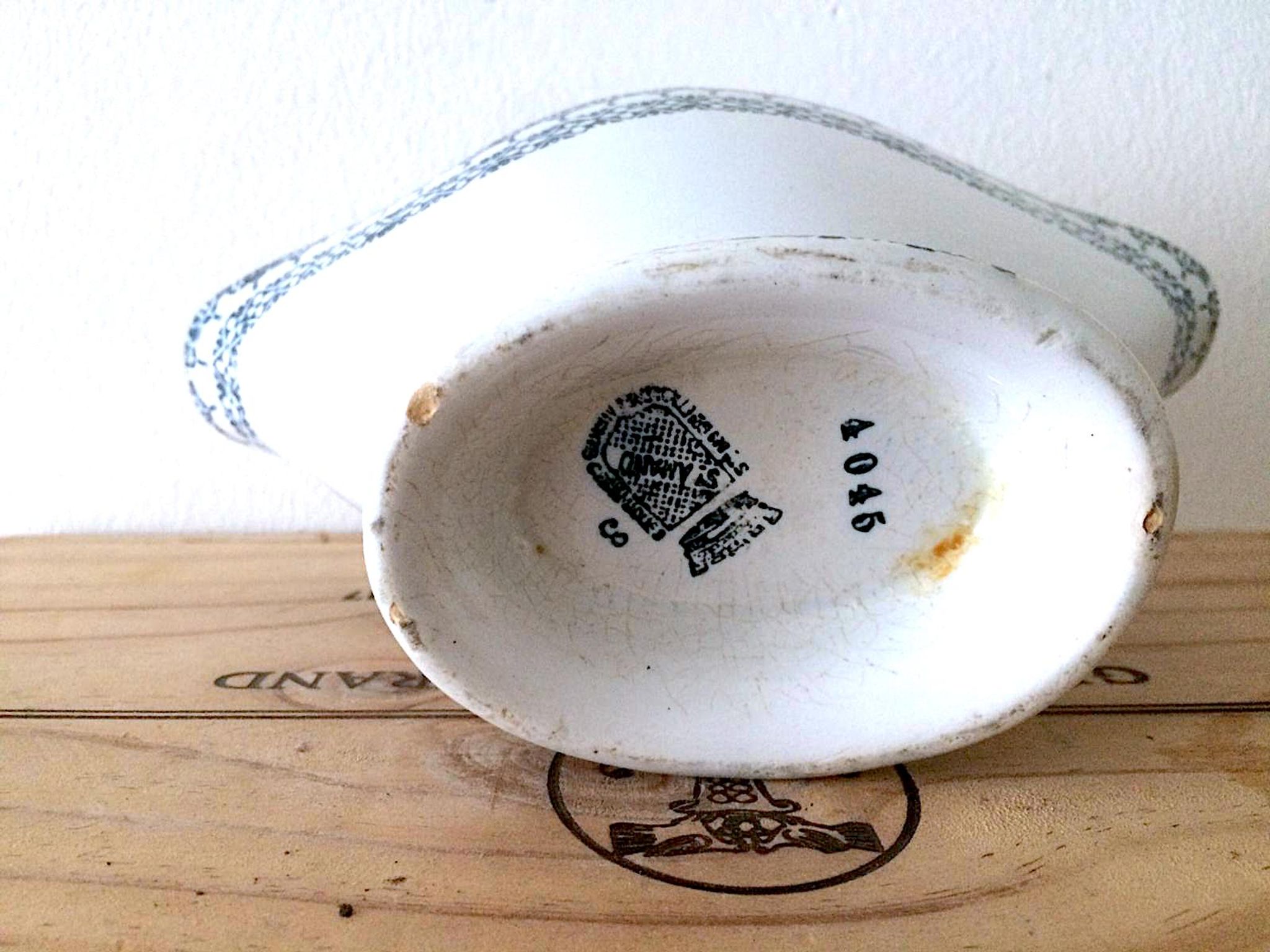 Gravy boat earthenware of Saint Amand iron earth