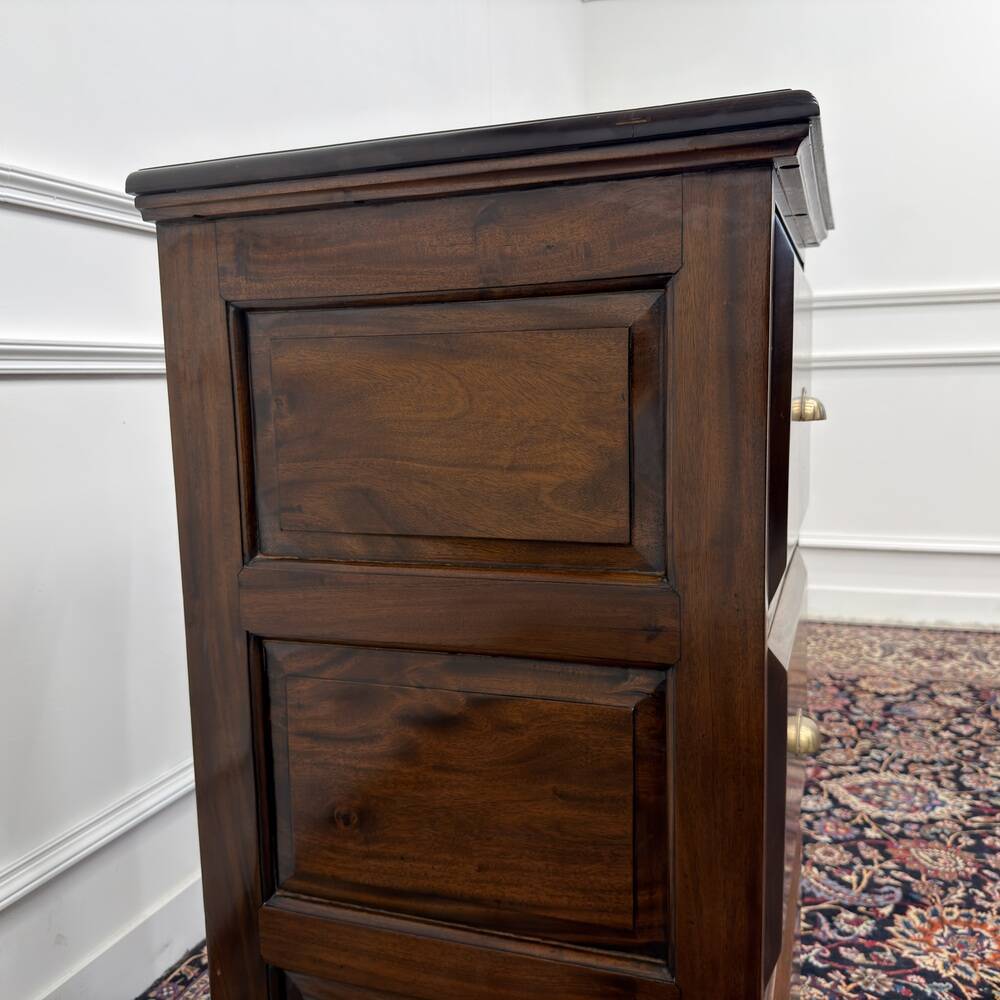 Classic Englisch Chest of Drawers
