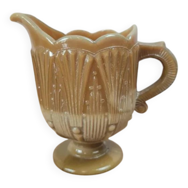 Petit pichet ancien en verre pressé teinte miel – décor moulé