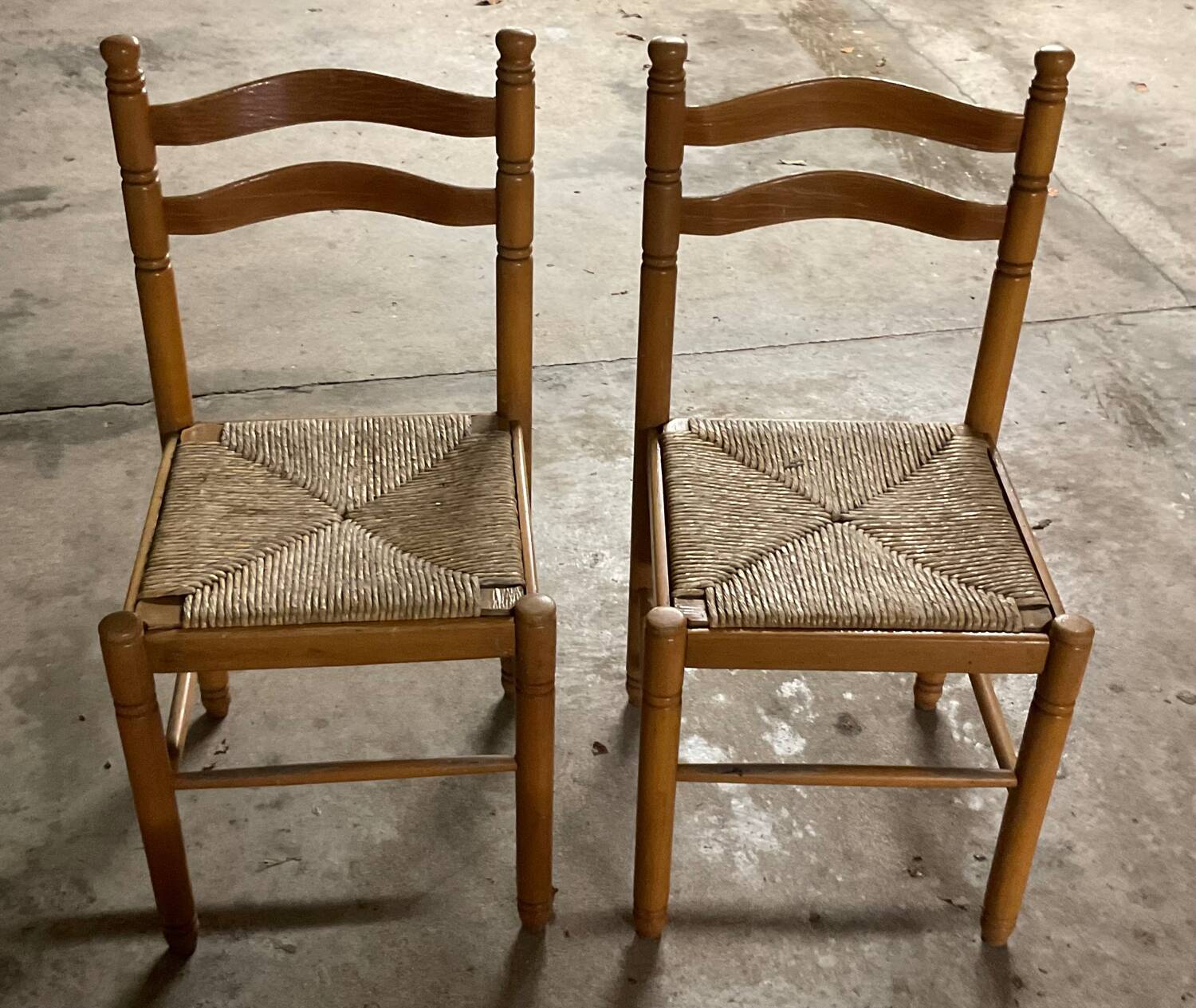 Paire de chaises bois et paille TBE