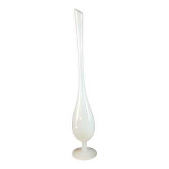 Vase soliflore en opaline blanche