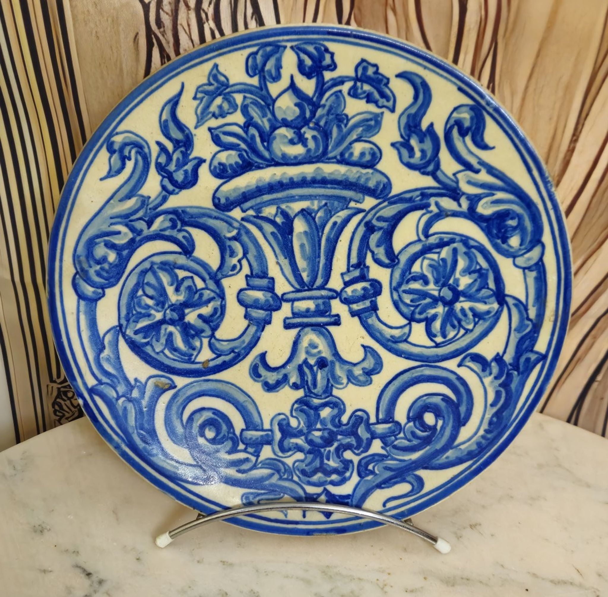 Assiette en faïence espagnole à décor bleu – XIXe siècle
