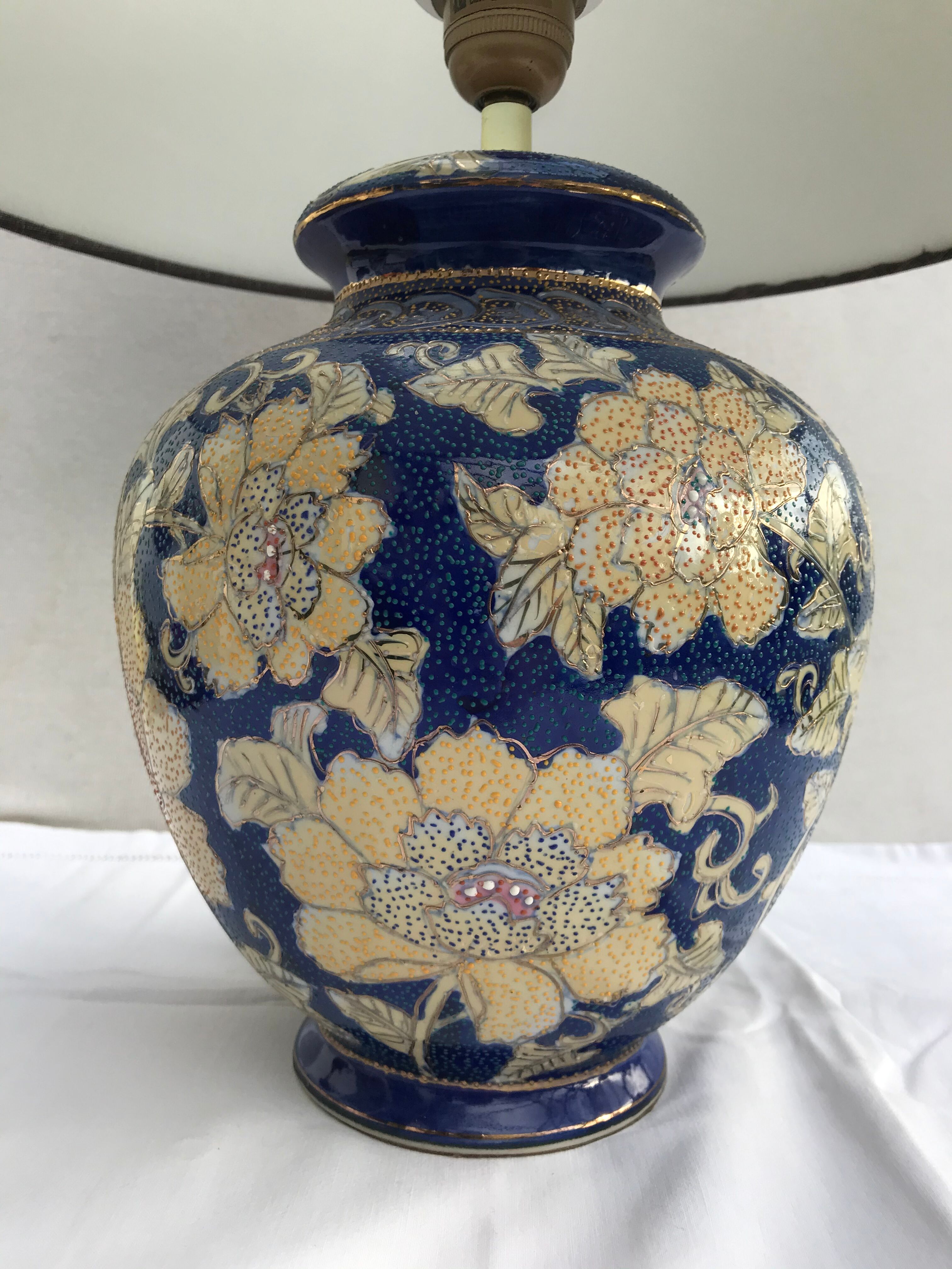 Ancient enamelled ceramic lamp drawing flowers - vintage grey daybat