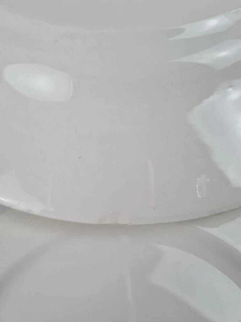 Assiettes Gien modernistes à pois dorés – lot de 9