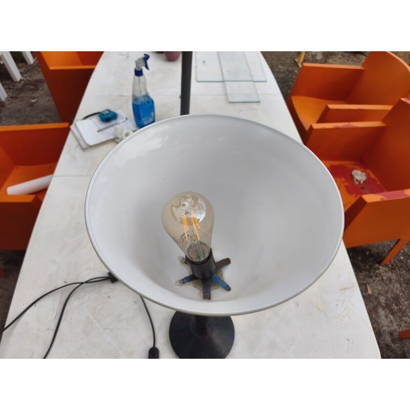 Lampe Jumo bakélite et opaline blanche